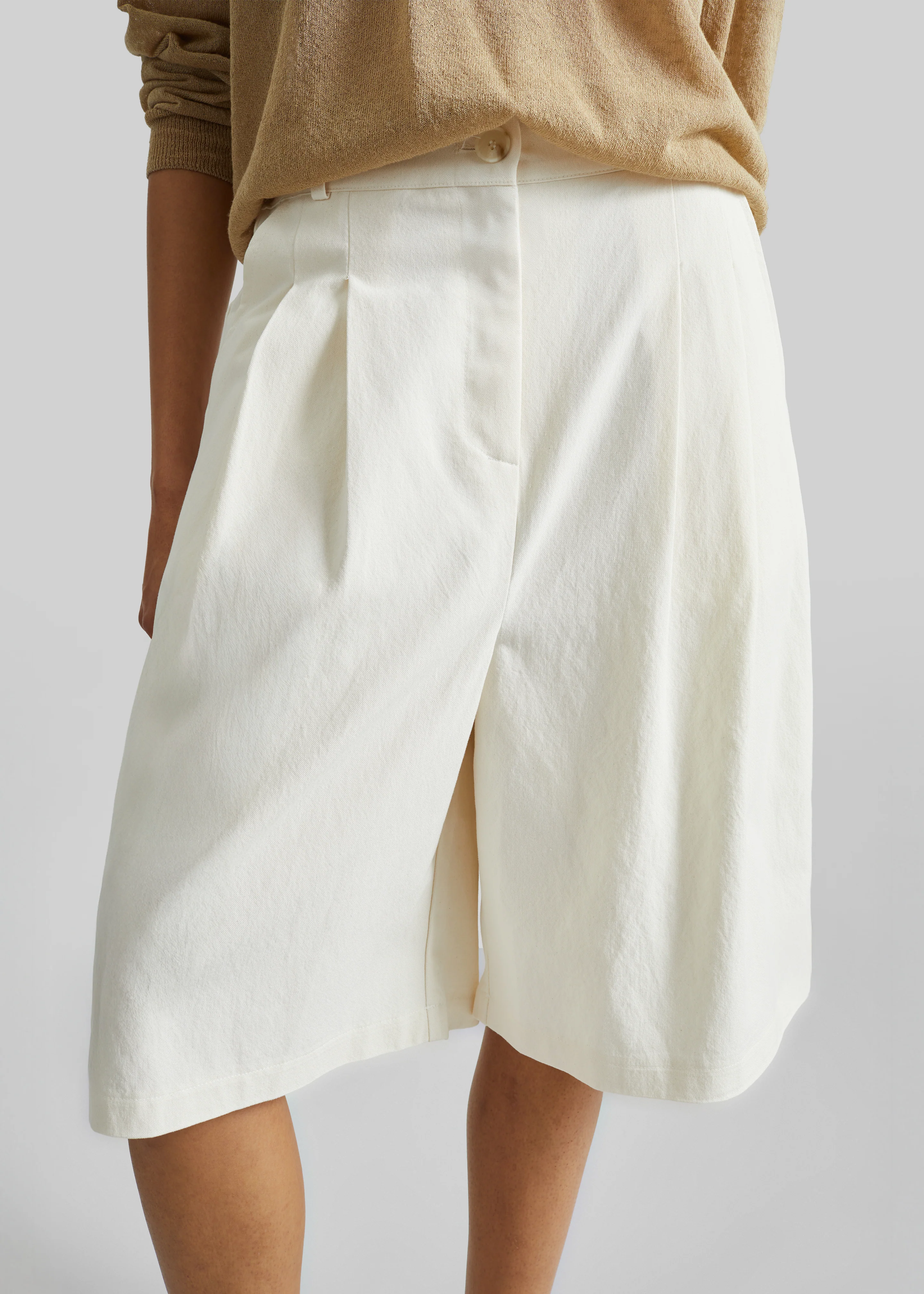 Altea Pleated Bermuda Shorts - Ivory - Image 3