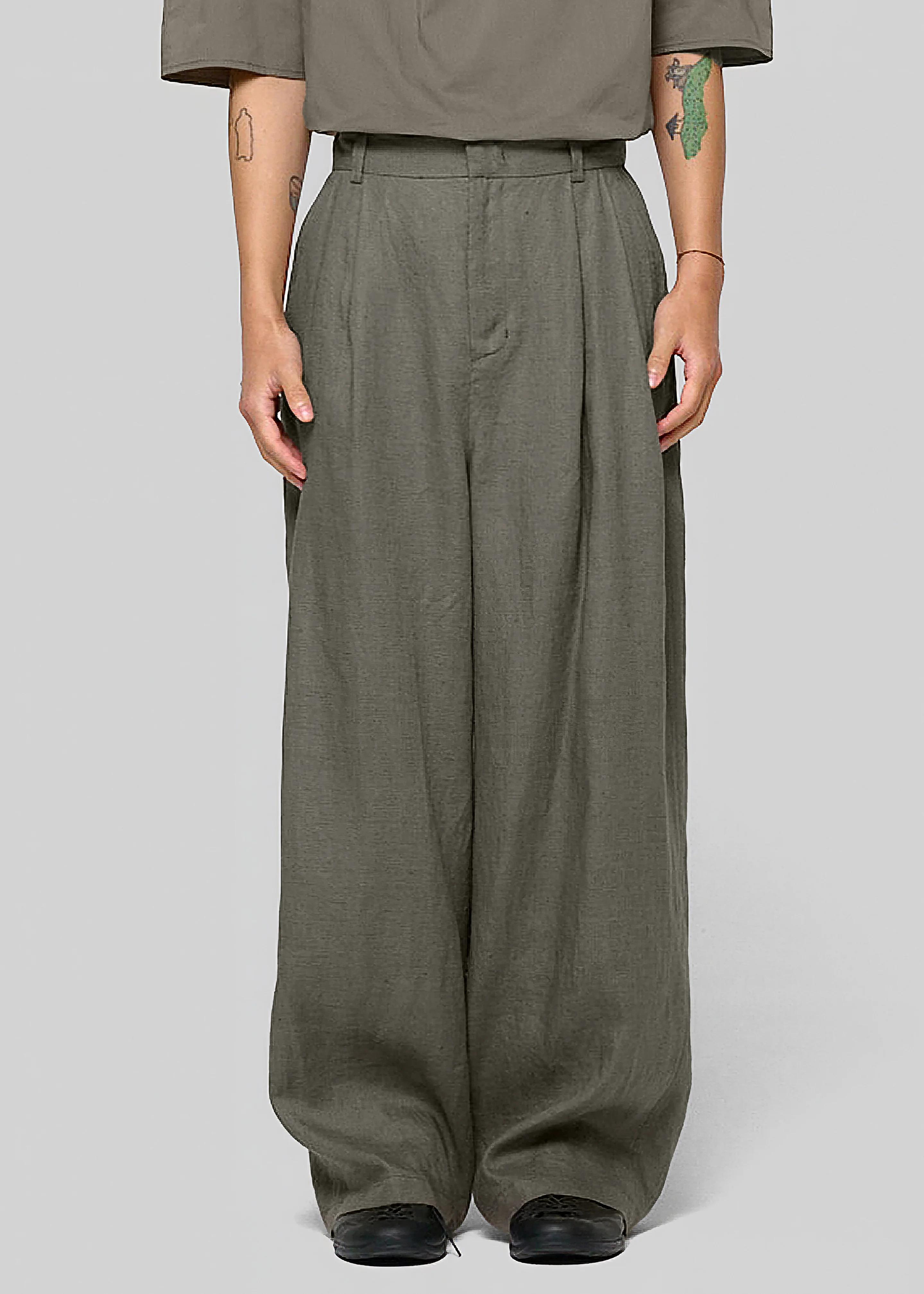 Amomento Linen Two Tuck Wide Pants - Khaki - Image 2