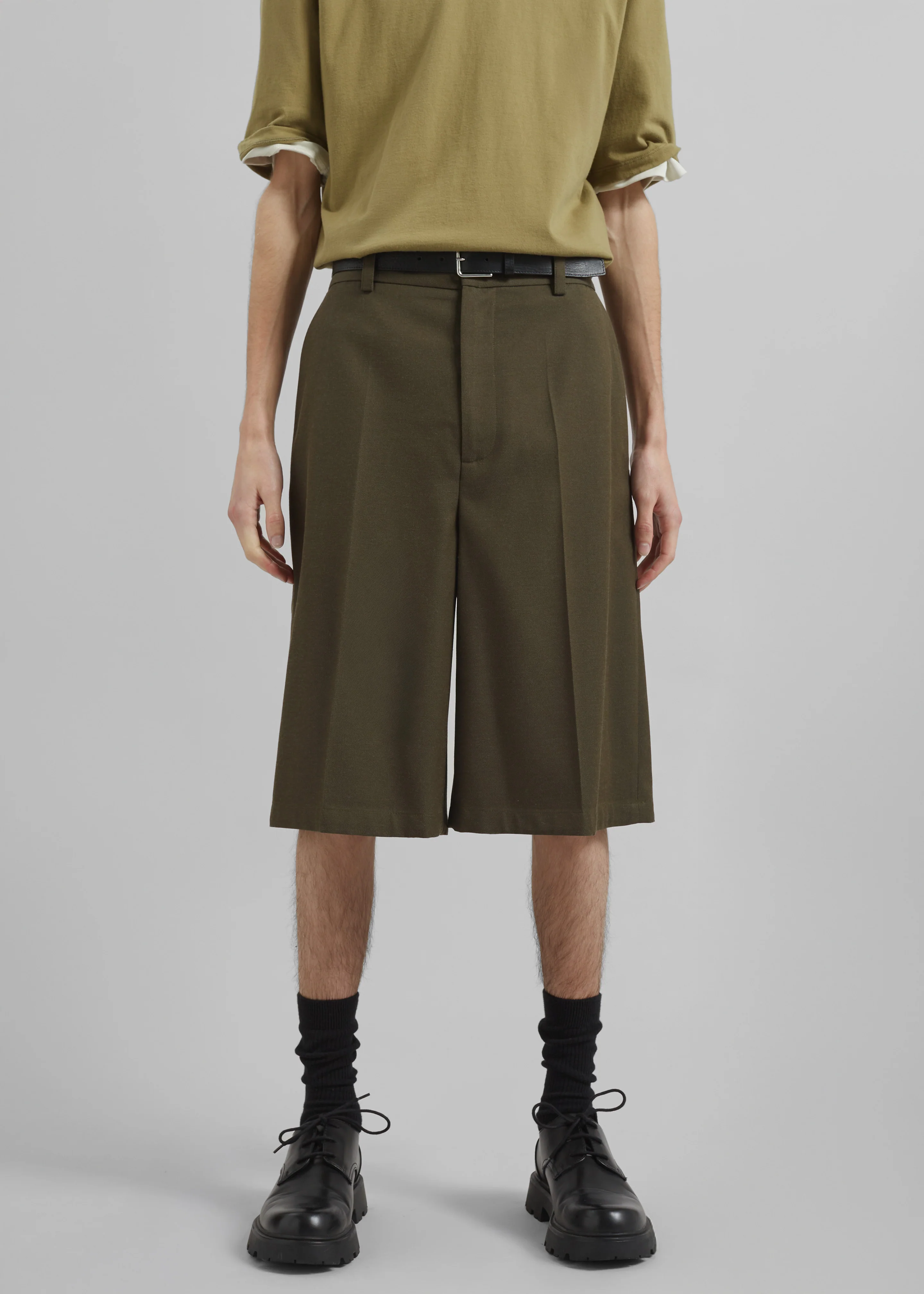 Belgrave Bermuda Shorts - Army Green - Image 2