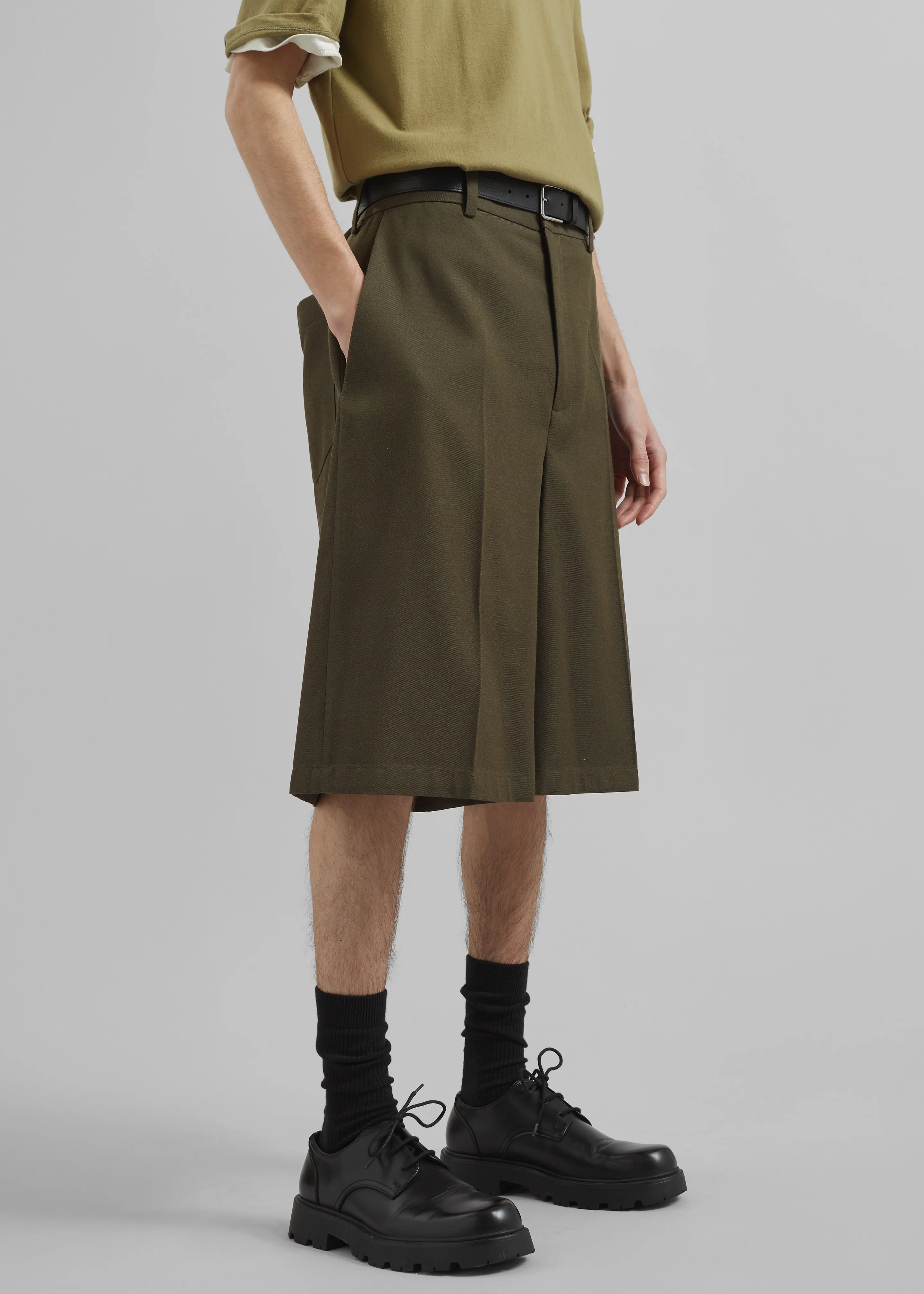 Belgrave Bermuda Shorts - Army Green - Image 5