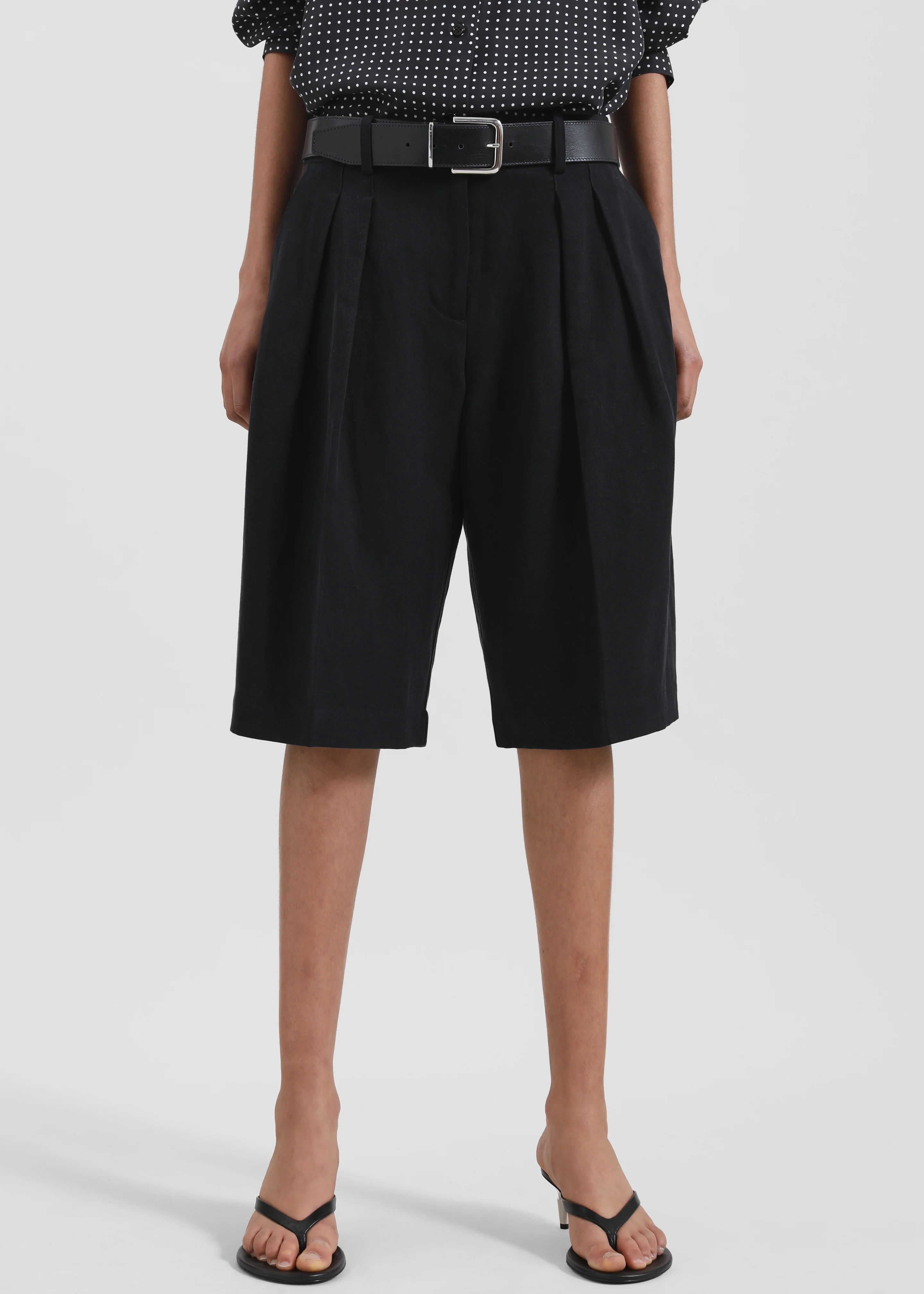 Bilbao Pleated Linen Bermuda Shorts - Black - Image 3