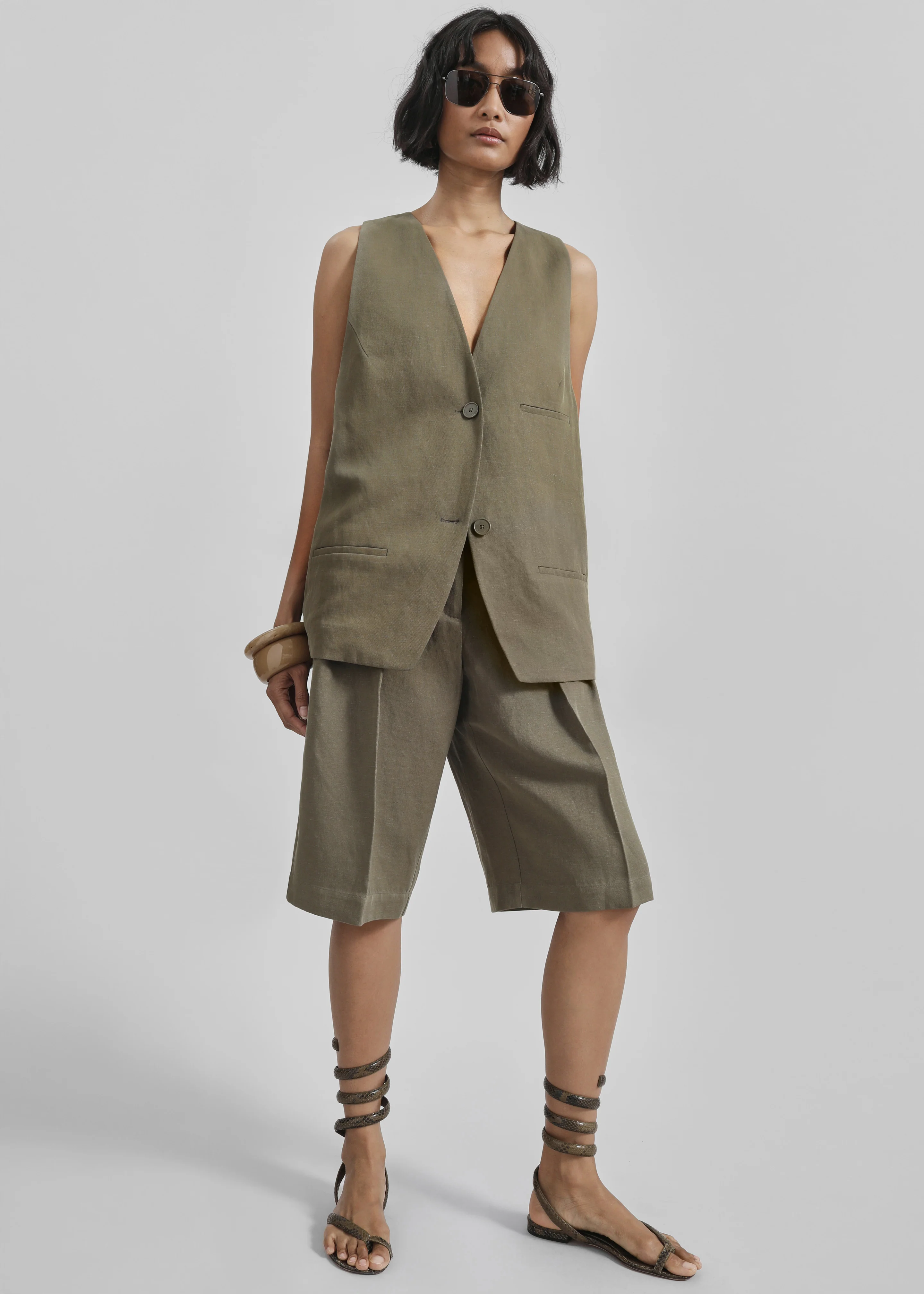 Bilbao Pleated Linen Bermuda Shorts - Khaki - Image 3