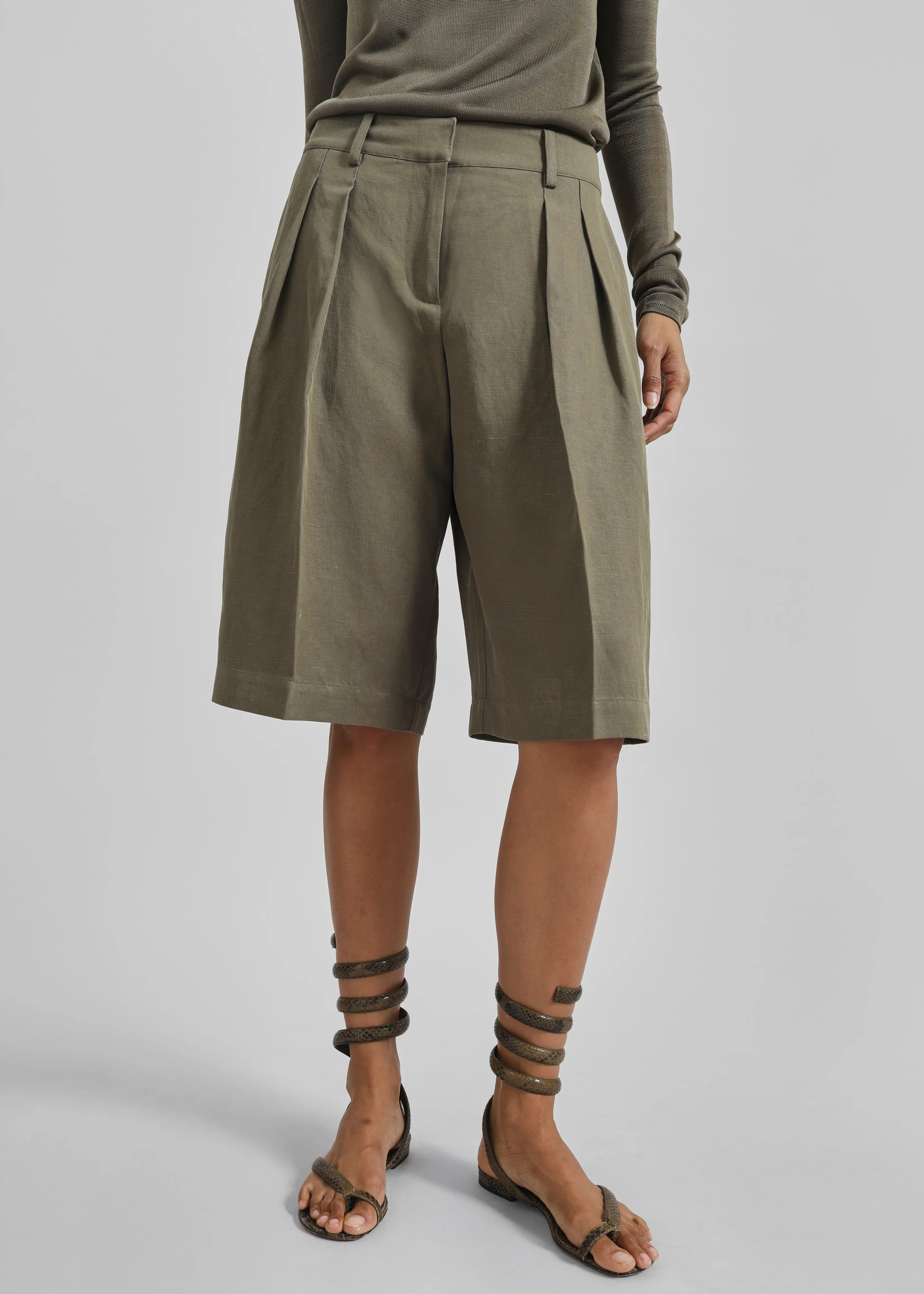 Bilbao Pleated Linen Bermuda Shorts - Khaki - Image 5