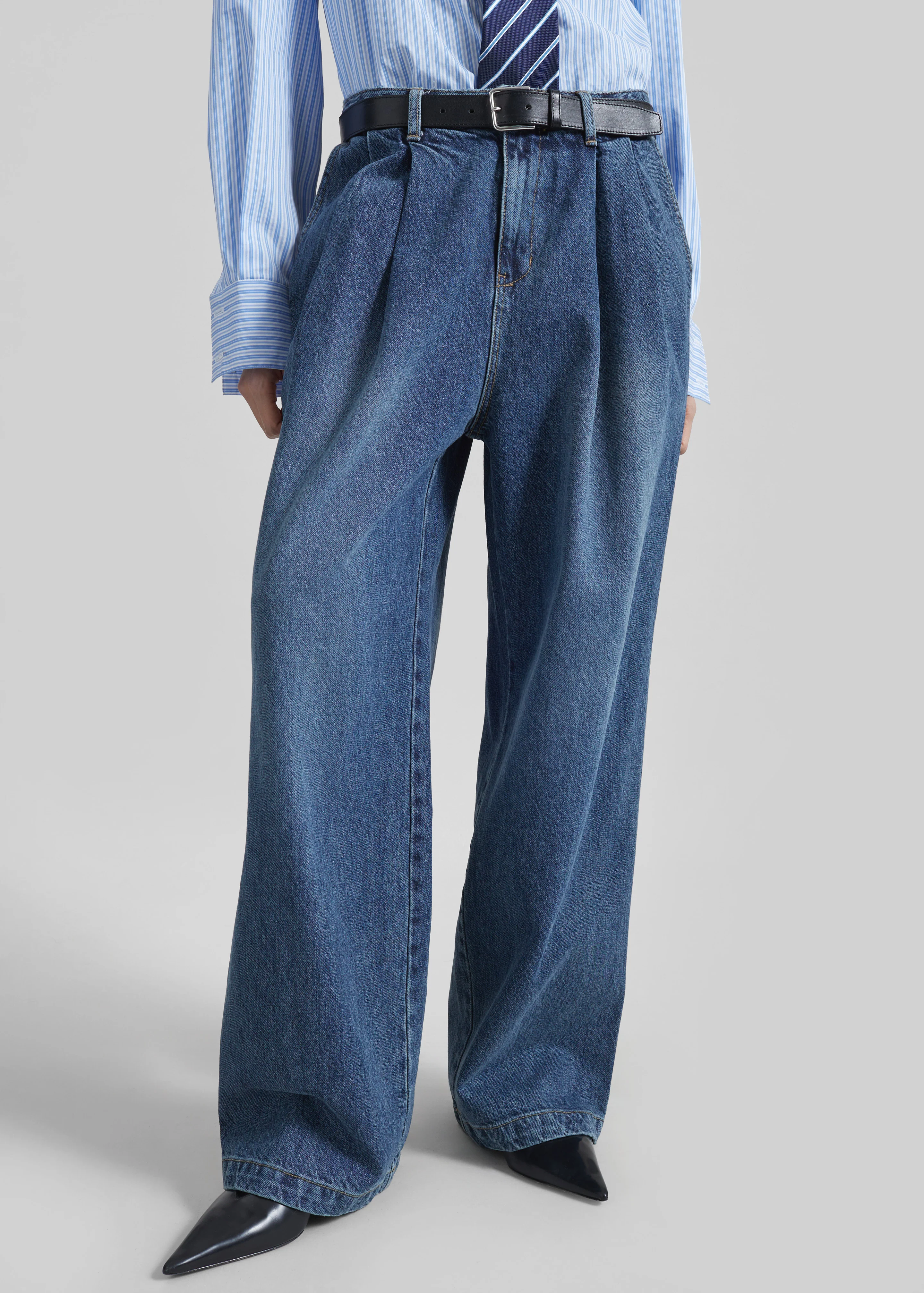 Buxton Pleated Wide Jeans - Medium Wash - Image 2