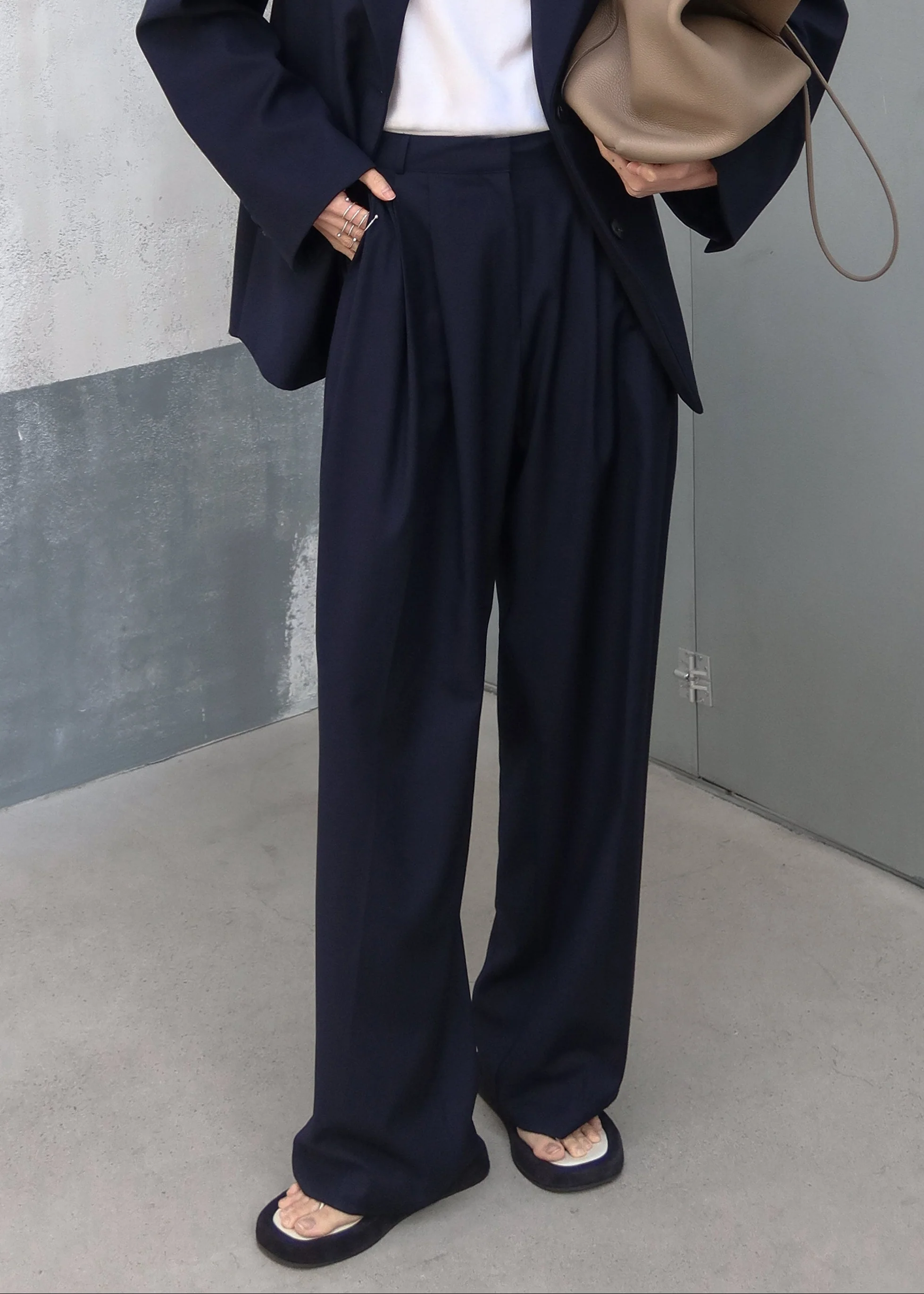 Canmore Pleated Trousers - Navy - Image 2