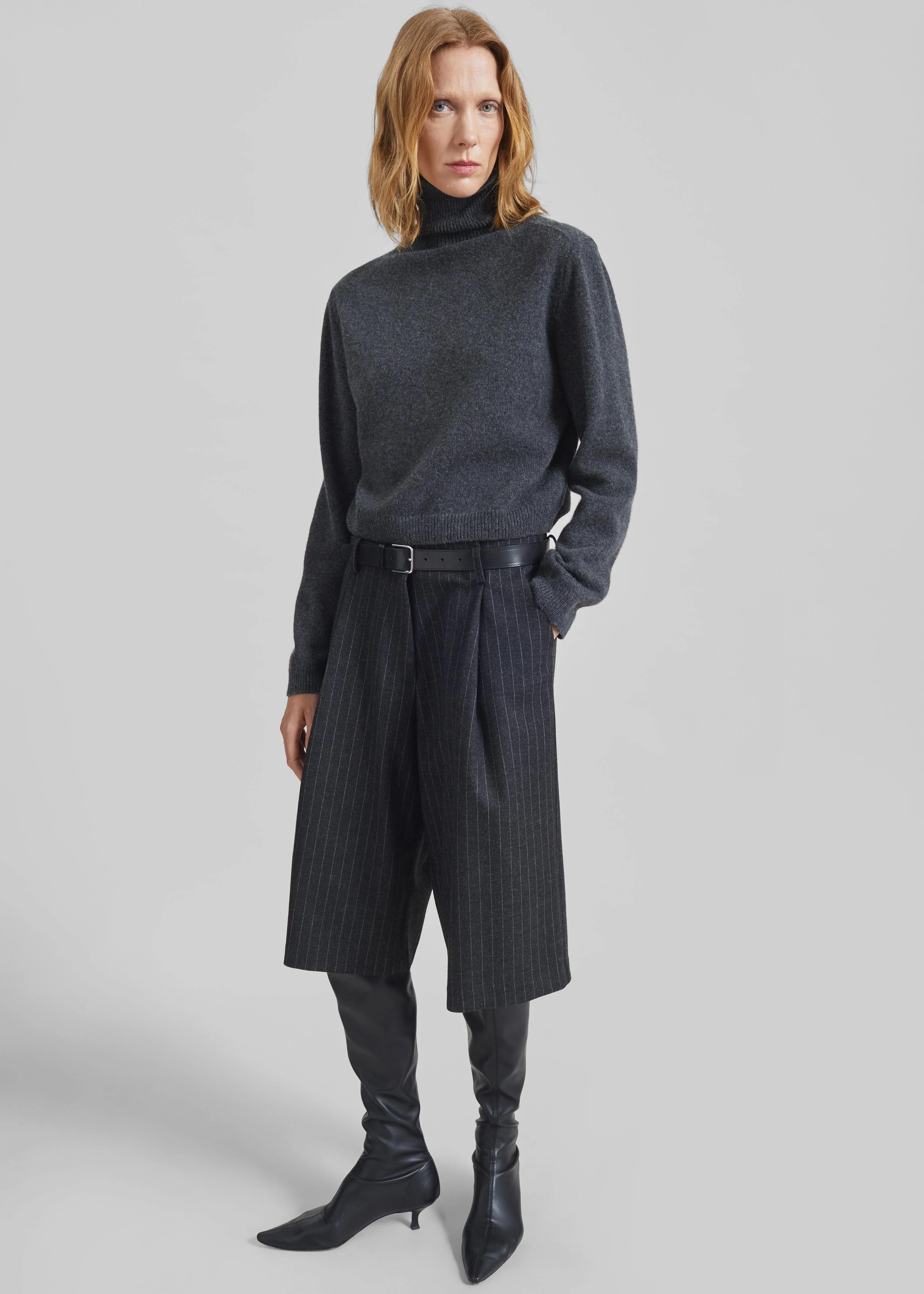 Carlow Bermuda Shorts - Charcoal/White Pinstripe - Image 6