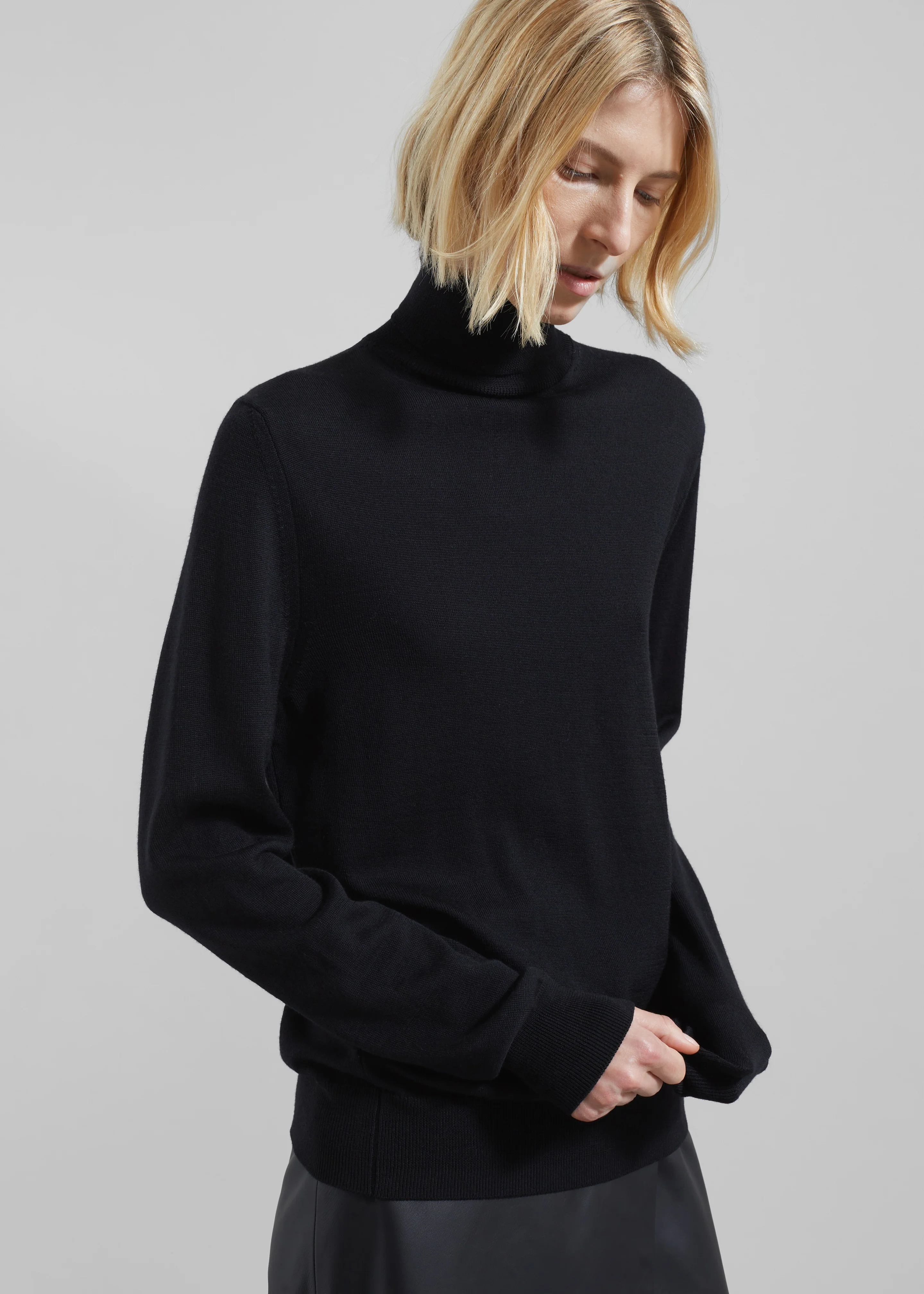 Eve Thin Turtleneck Sweater - Black - Image 2