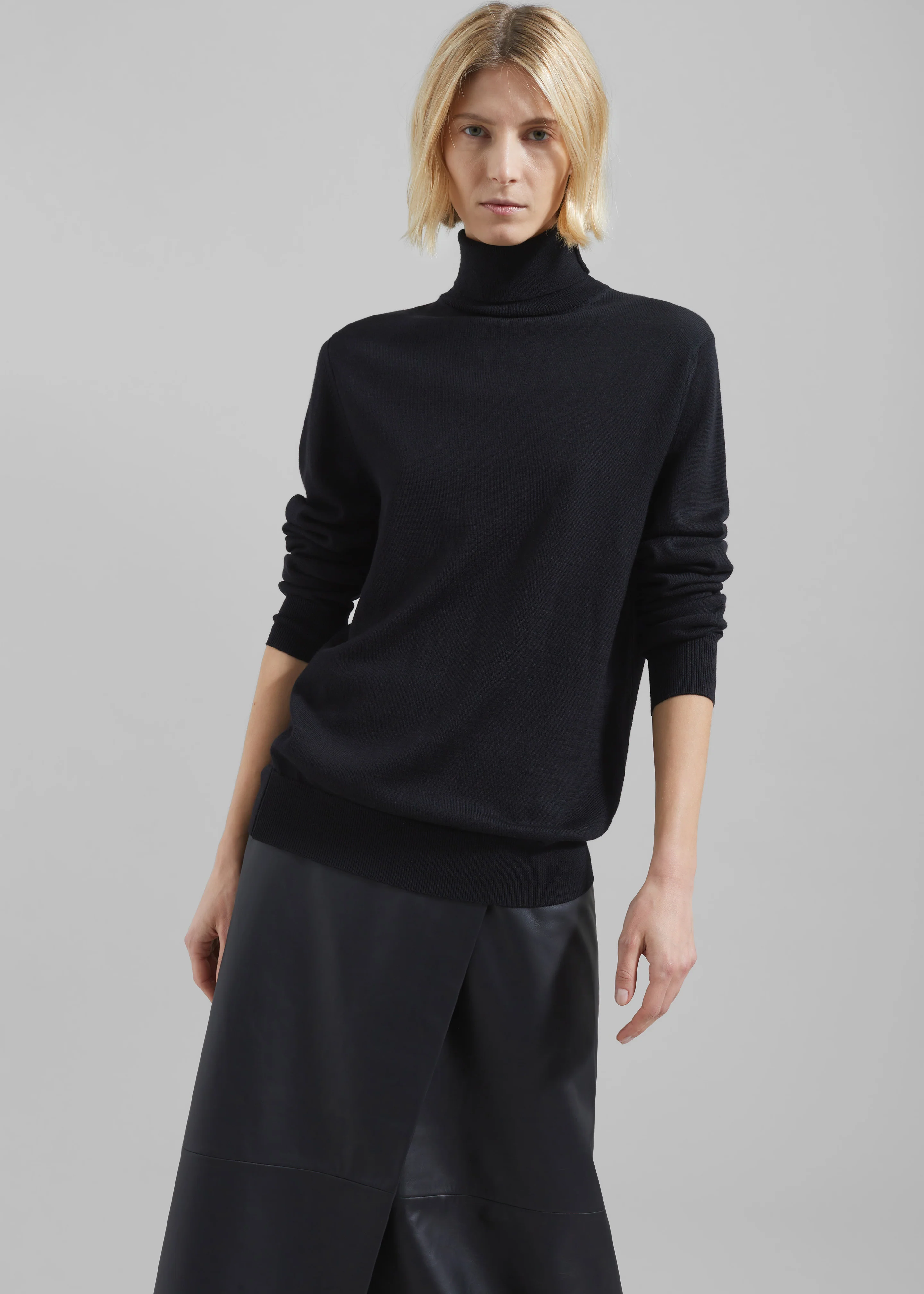 Eve Thin Turtleneck Sweater - Black - Image 7