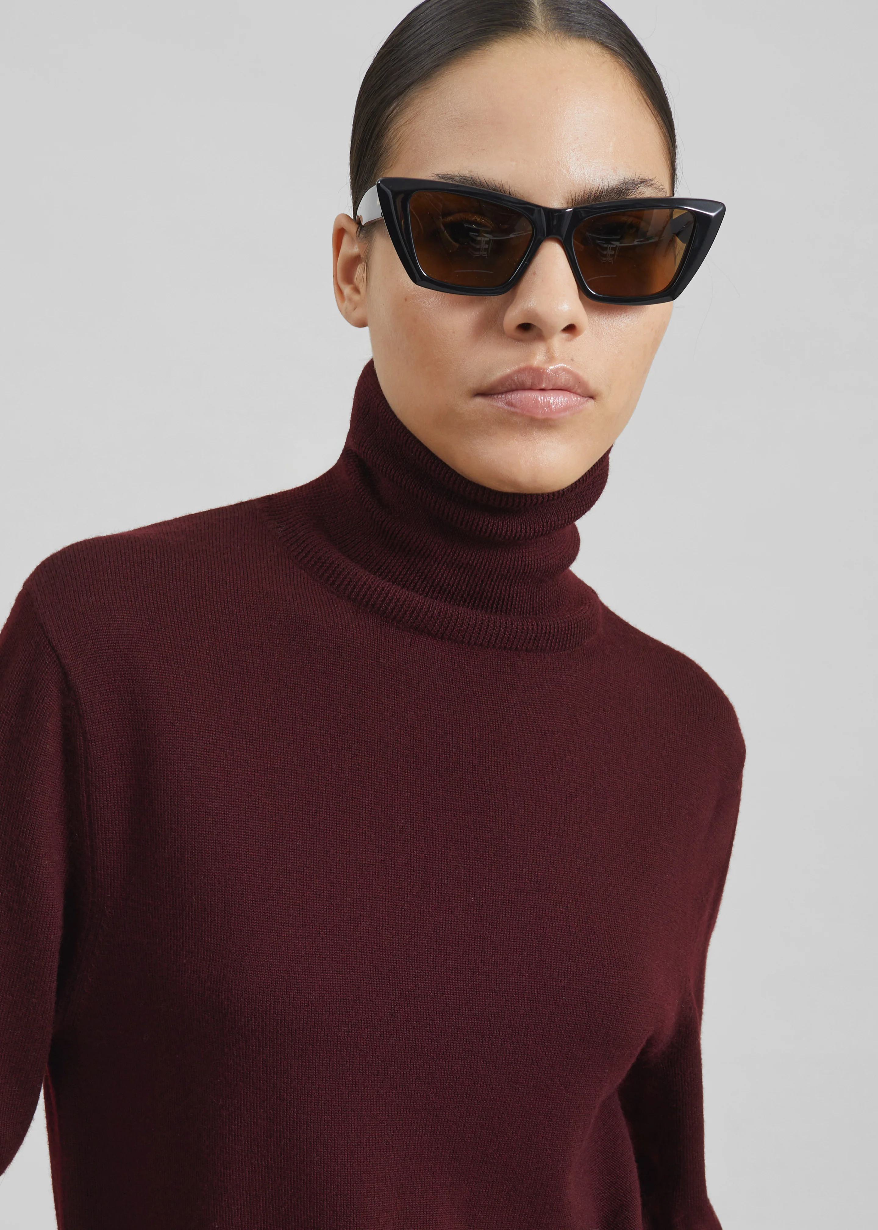 Eve Thin Turtleneck Sweater - Burgundy - Image 2