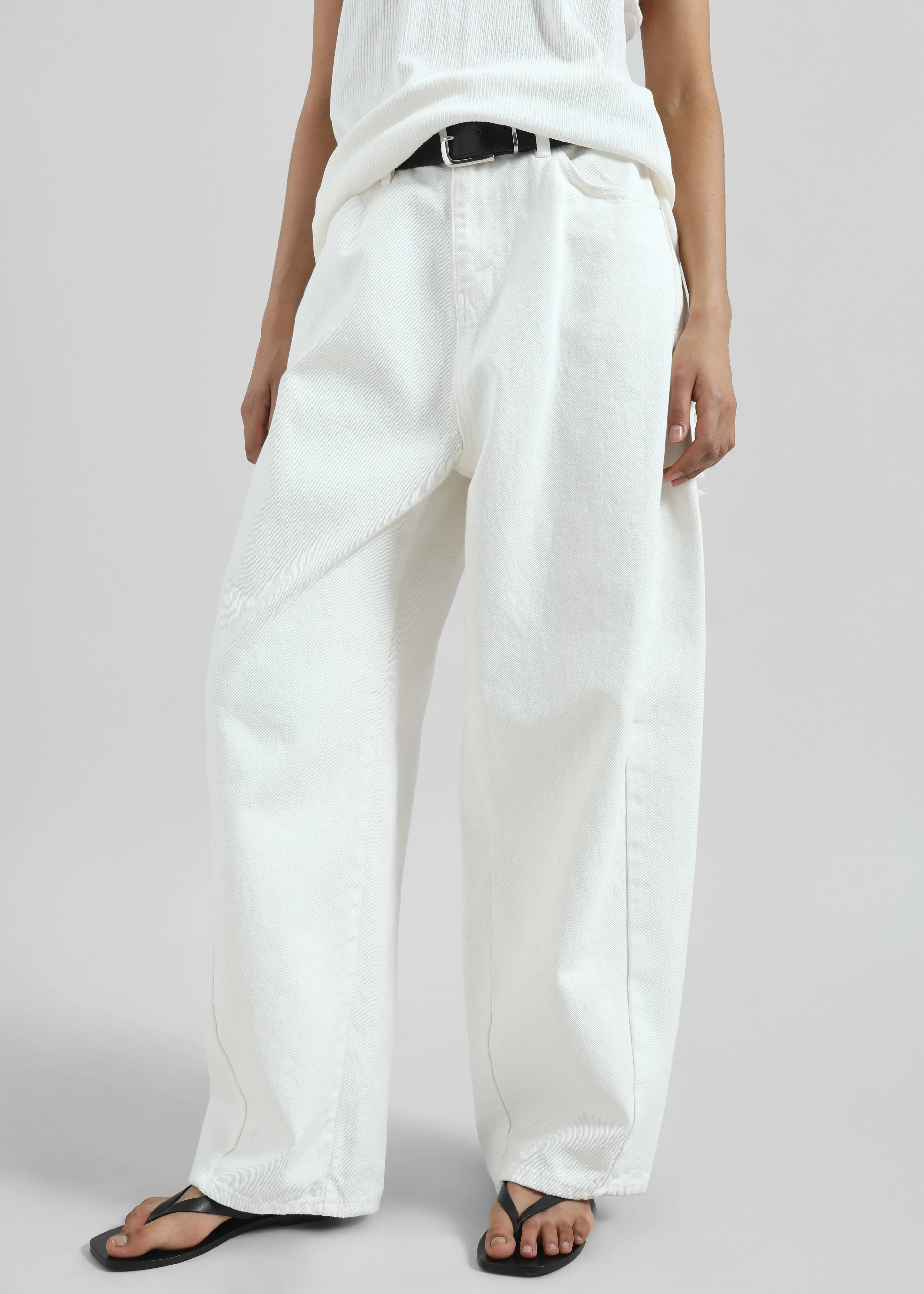 Halgar Frayed Seam Barrel Leg Jeans - White - Image 3