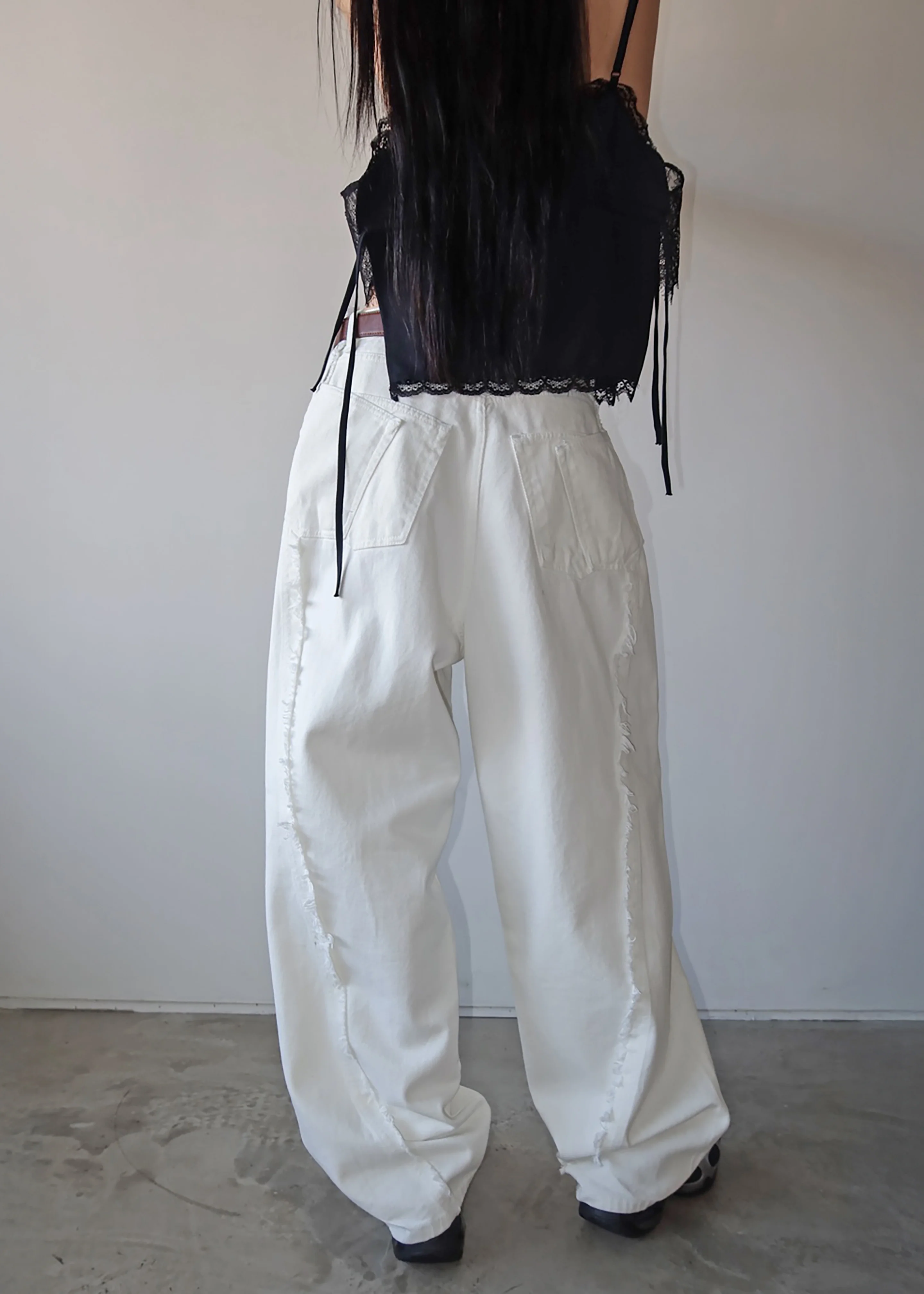 Halgar Frayed Seam Barrel Leg Jeans - White - Image 4