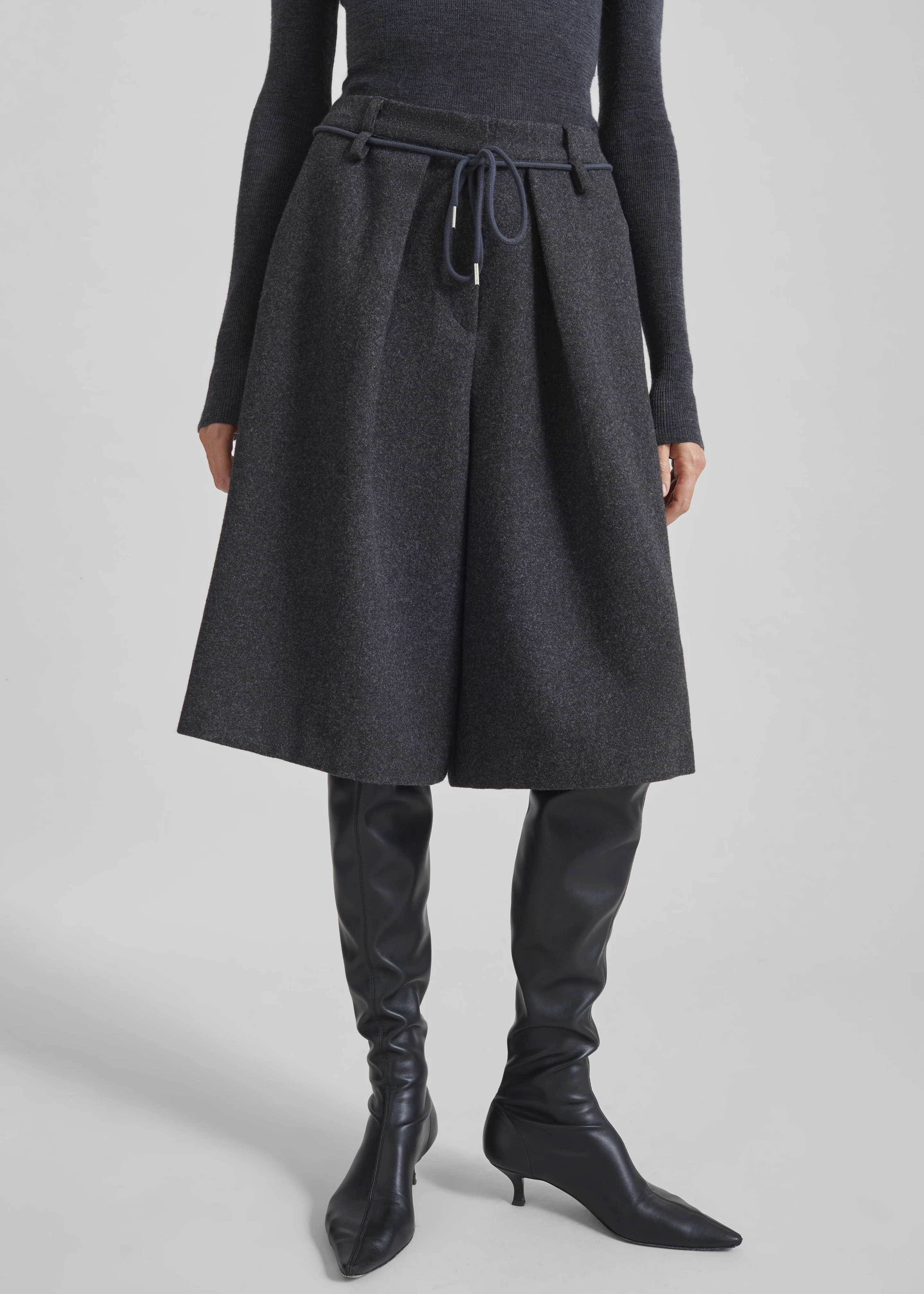 Hemavan Bermuda Shorts - Dark Grey - Image 3
