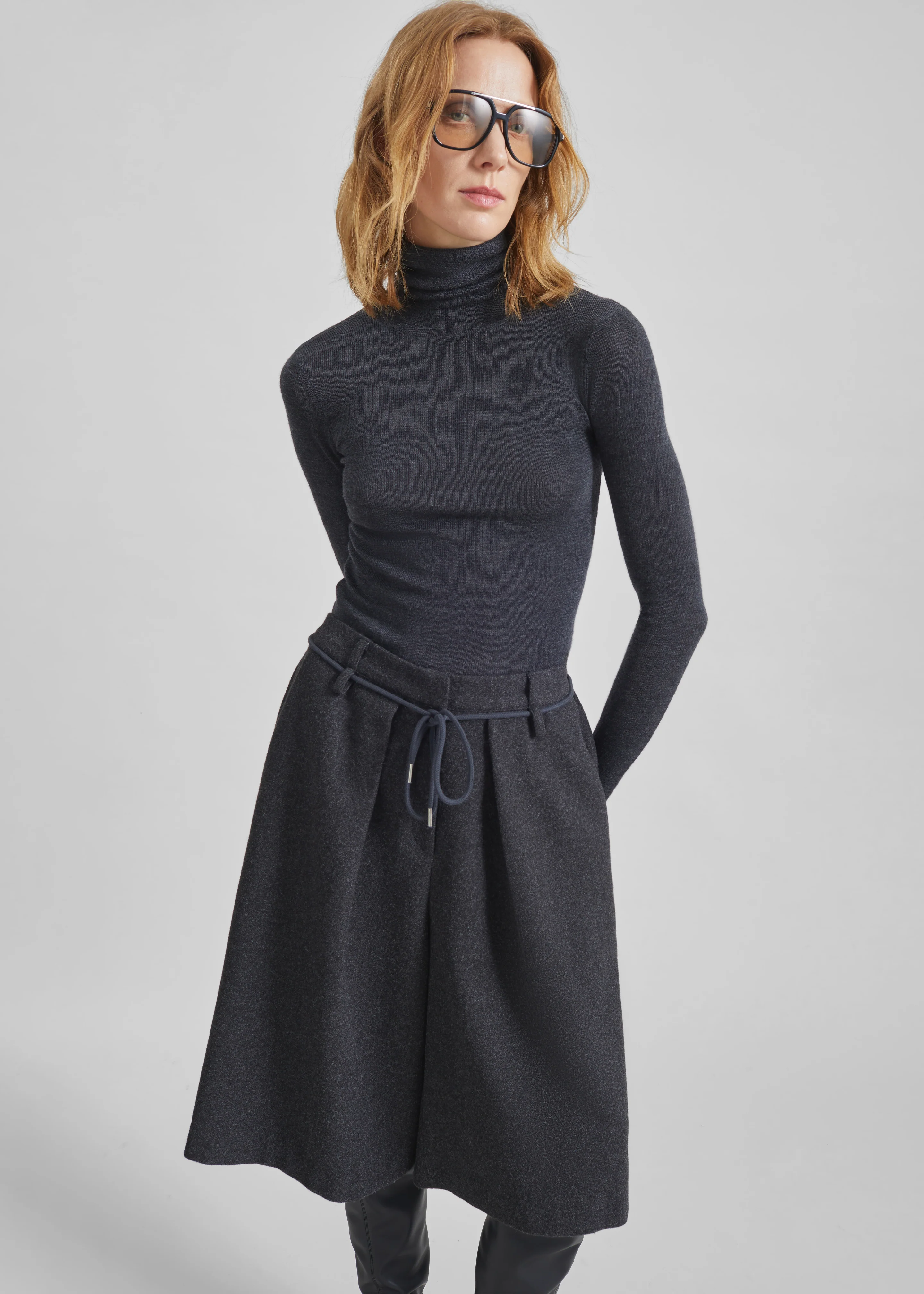 Hemavan Bermuda Shorts - Dark Grey - Image 8