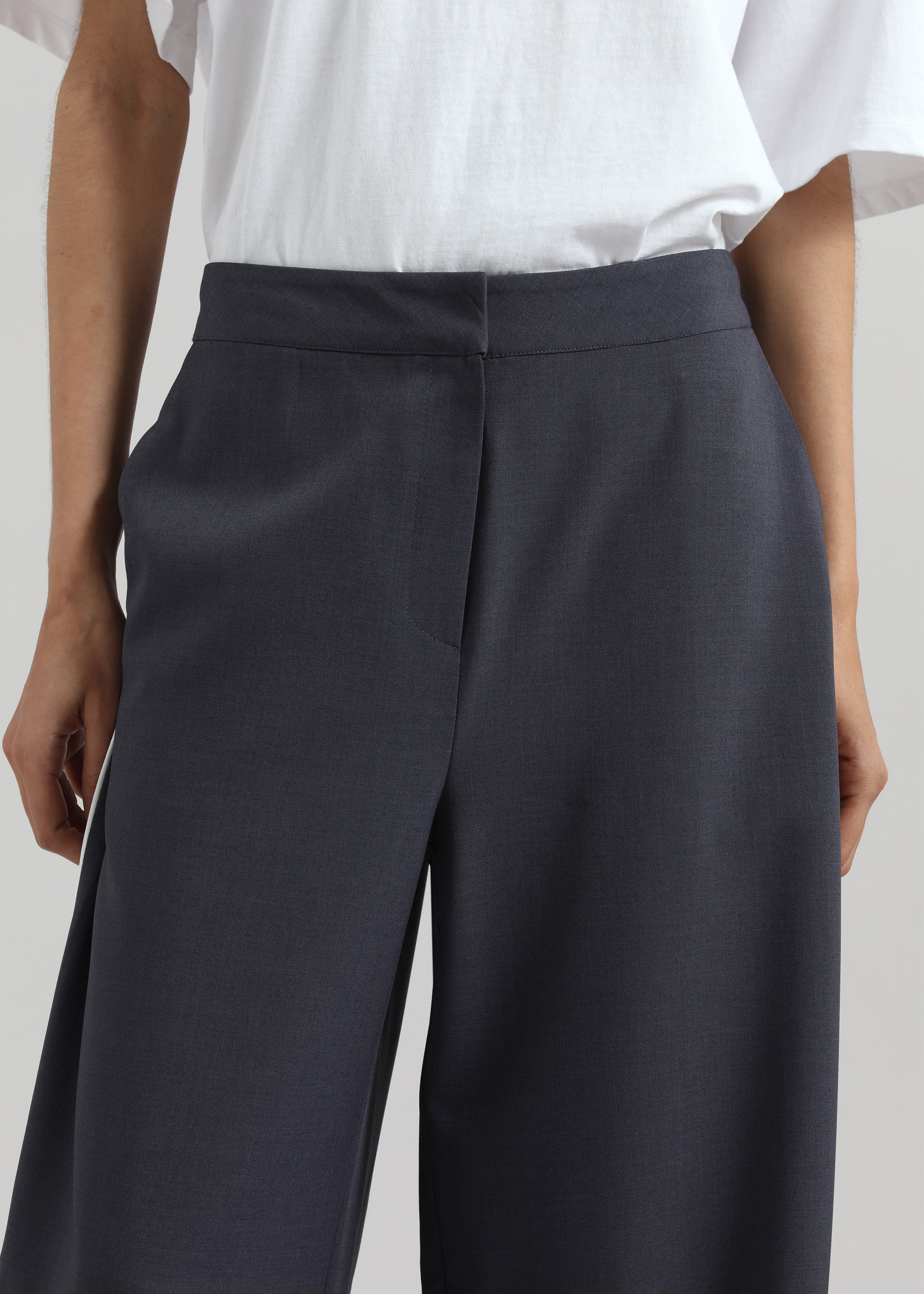 Kemi Contrast Trim Pants - Dark Blue - Image 4
