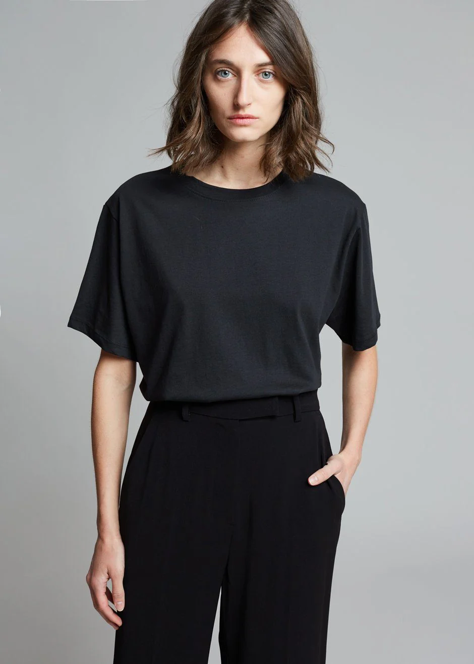 Lilou Simple Tee - Black - Image 3