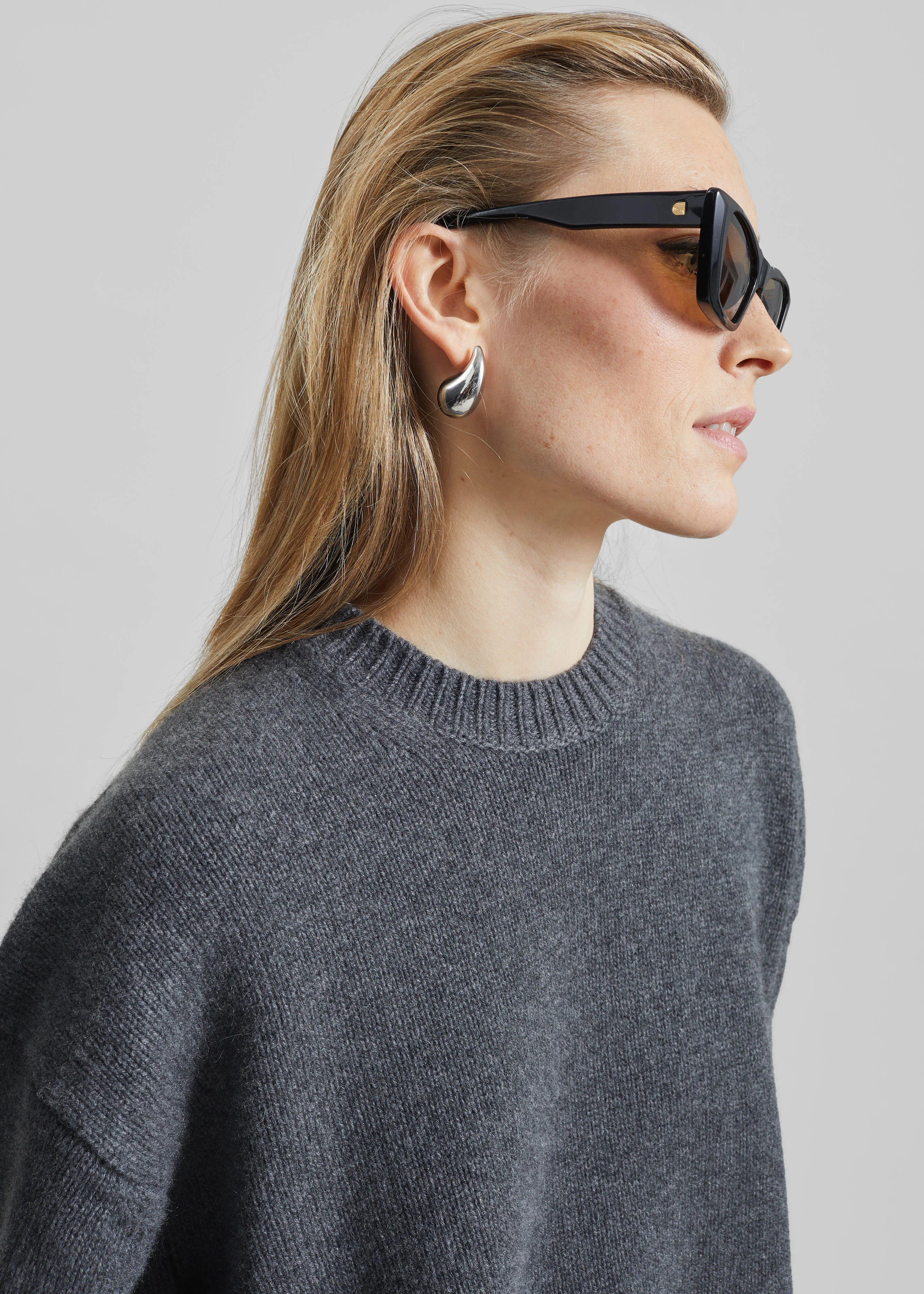 Loulou de Saison Pia Oversized Cashmere Sweater - Anthracite Melange - Image 2
