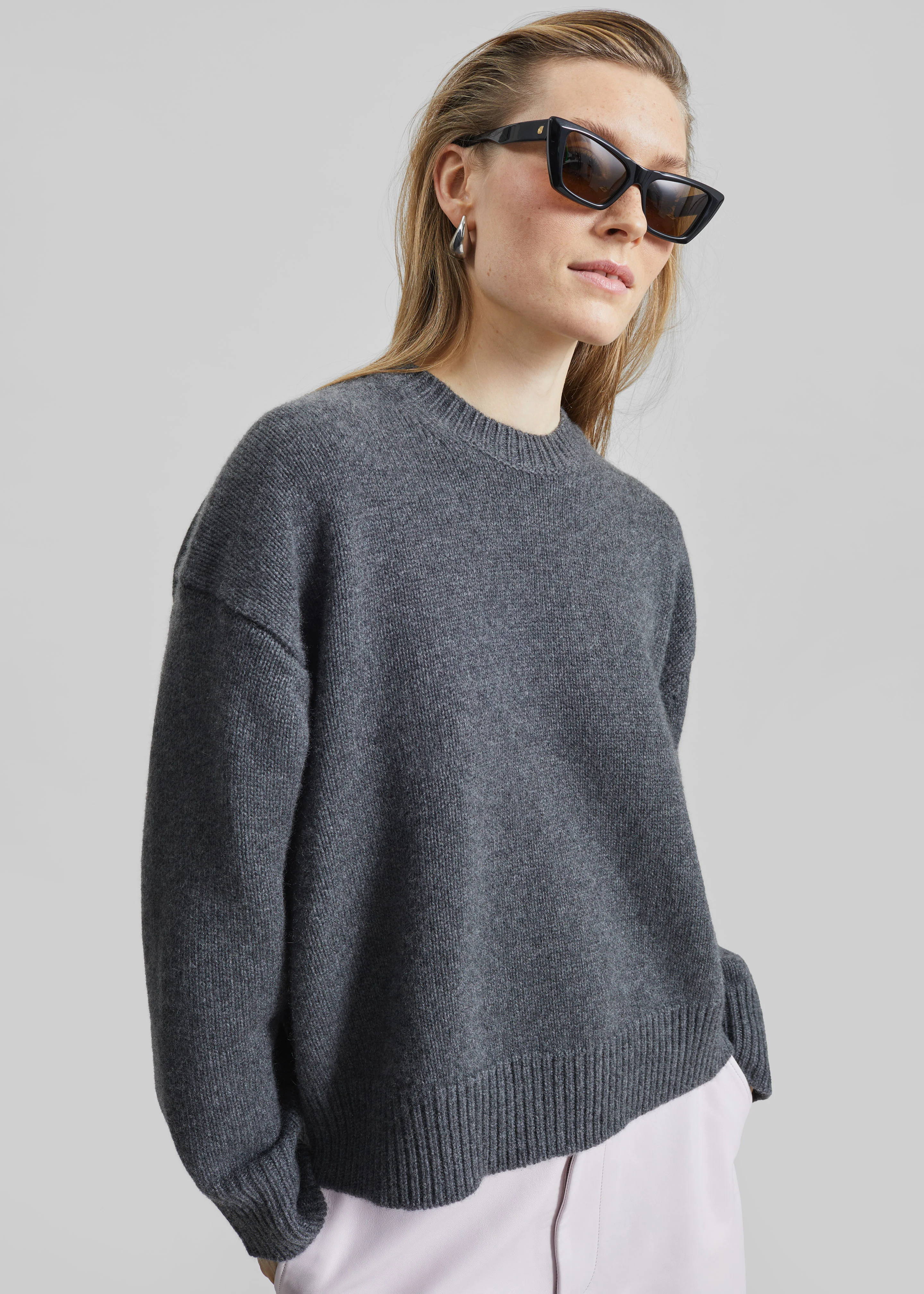 Loulou de Saison Pia Oversized Cashmere Sweater - Anthracite Melange - Image 5