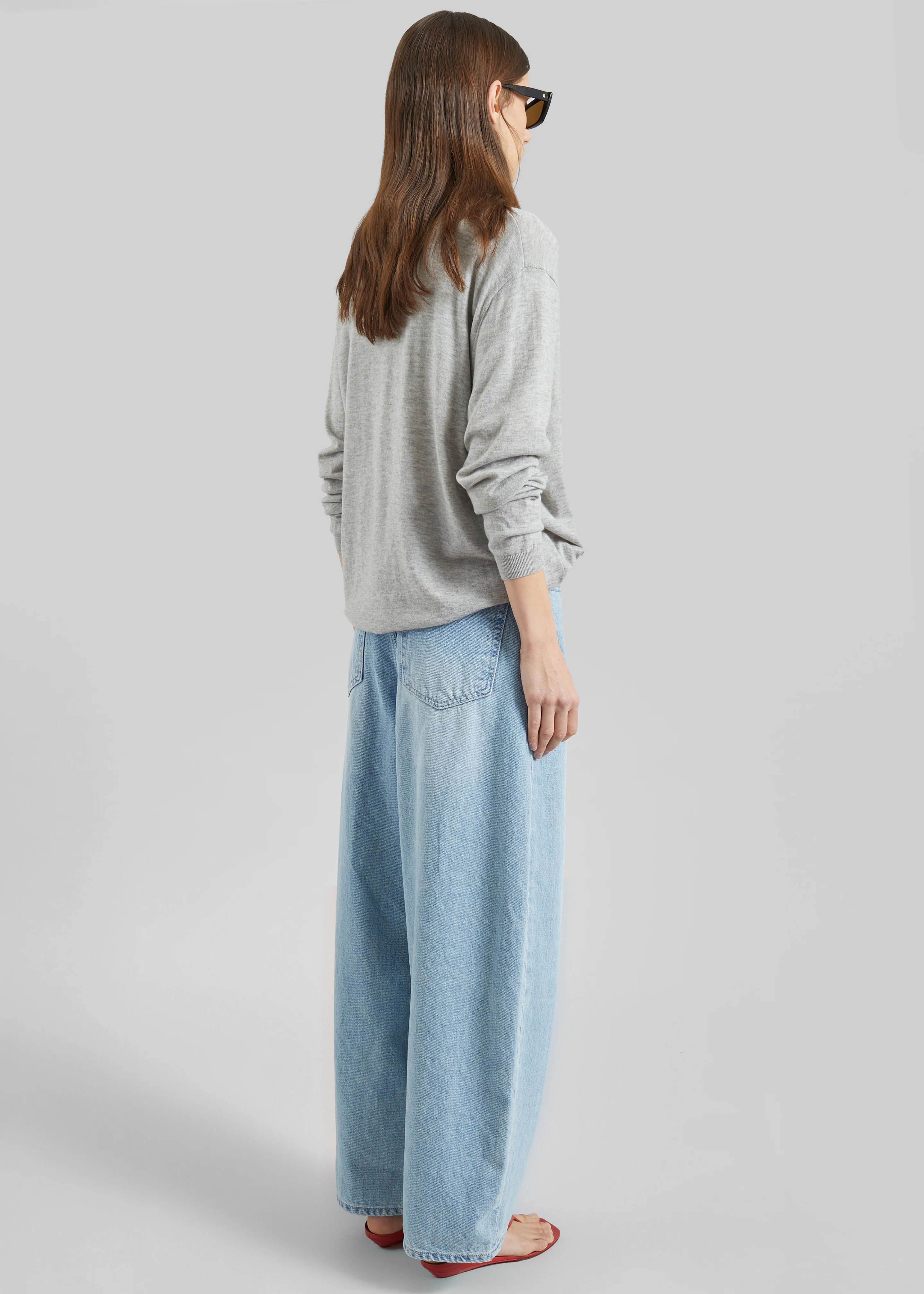 Lucena Barrel-Leg Jeans - Light Wash - Image 8