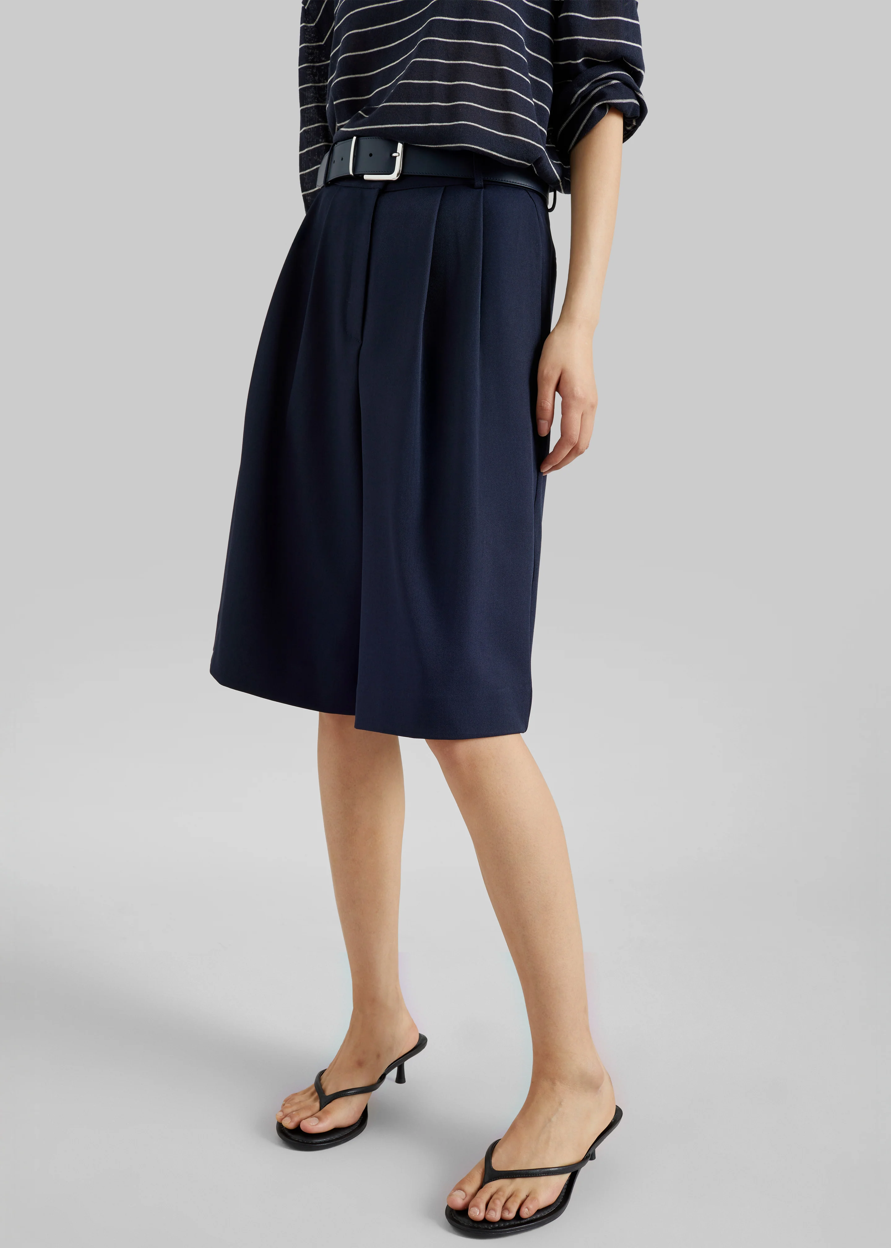 Martel Pleated Bermuda Shorts - Navy - Image 4