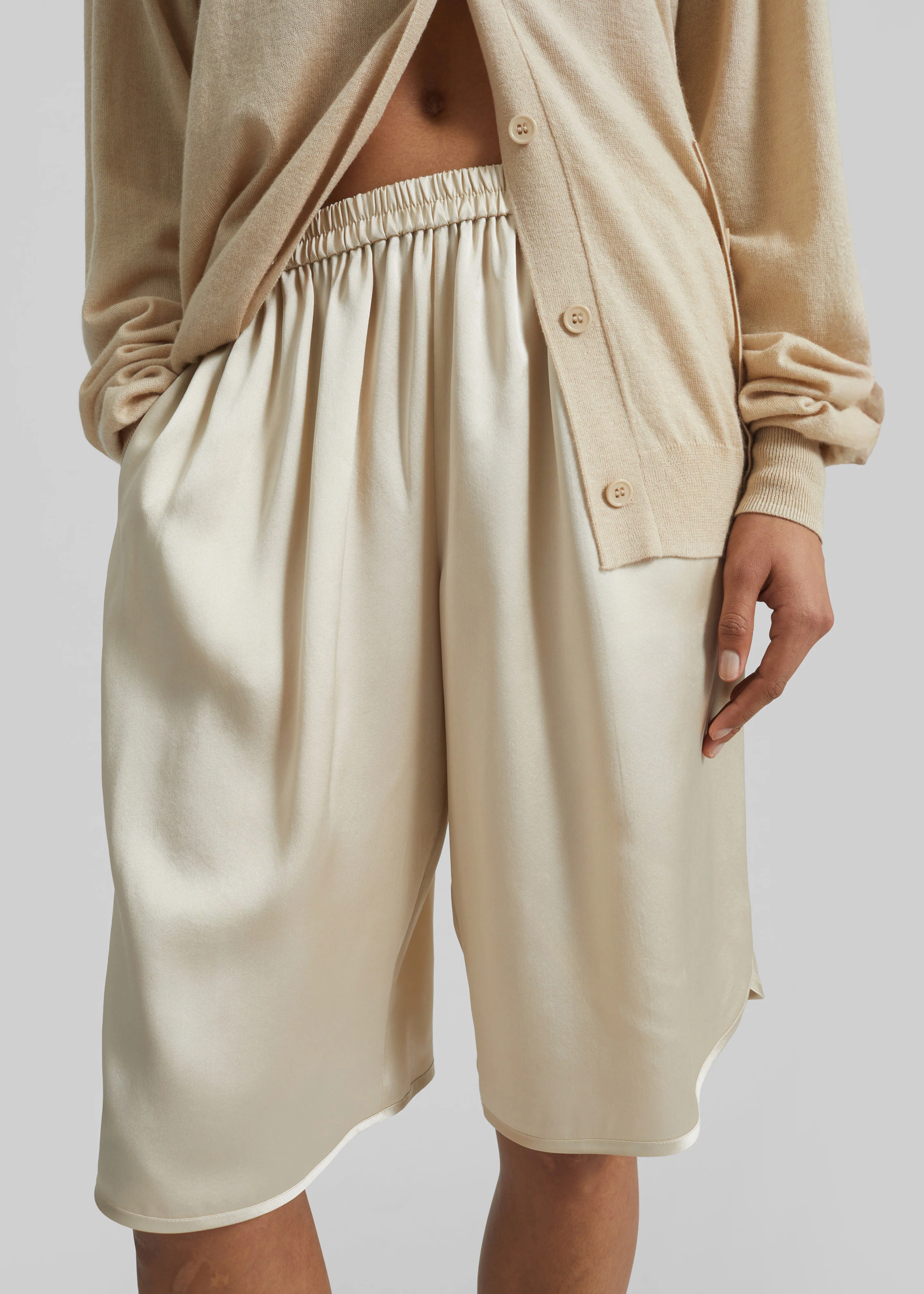 Nelis Silk Bermuda Shorts - Champagne - Image 3