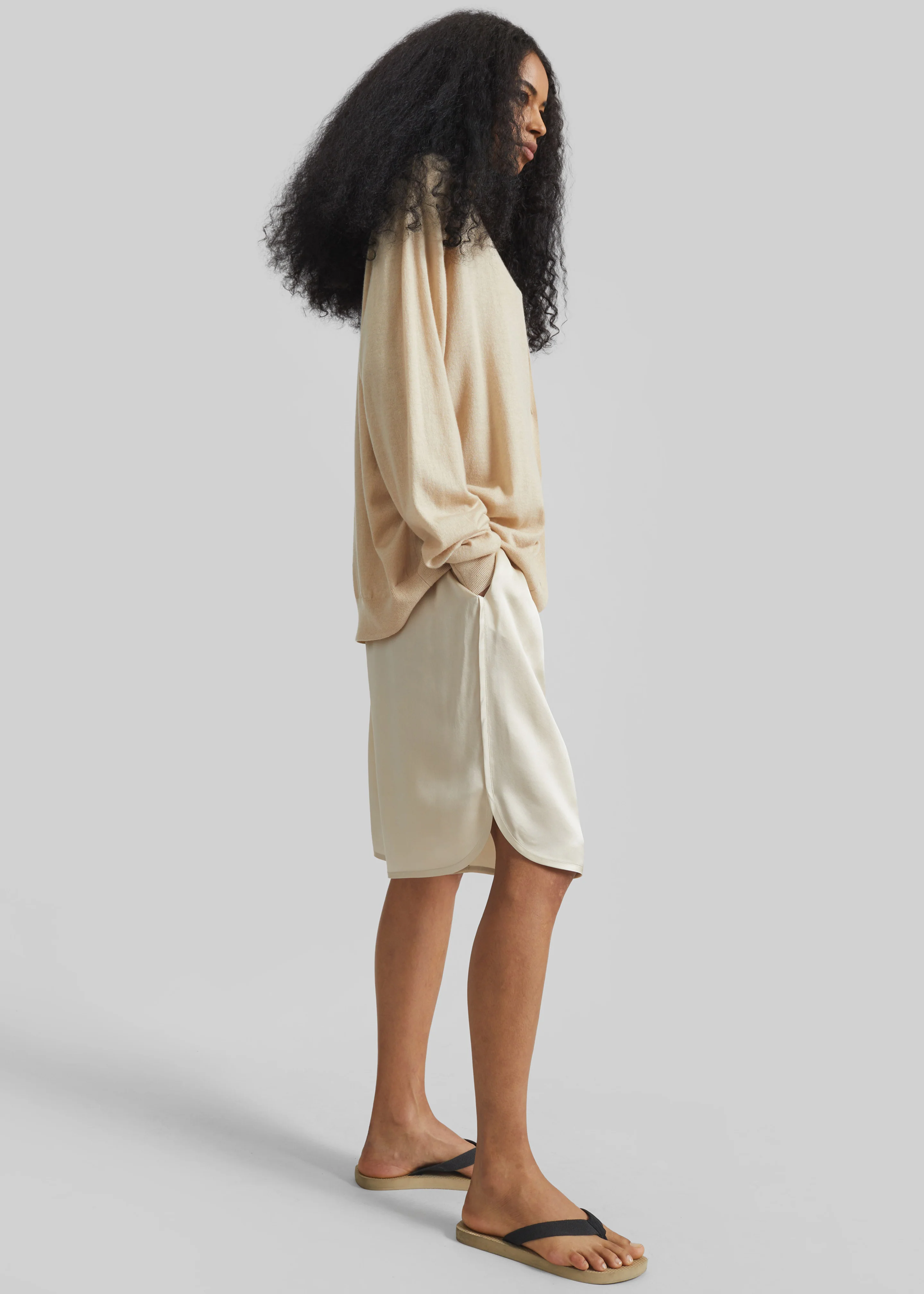 Nelis Silk Bermuda Shorts - Champagne - Image 5