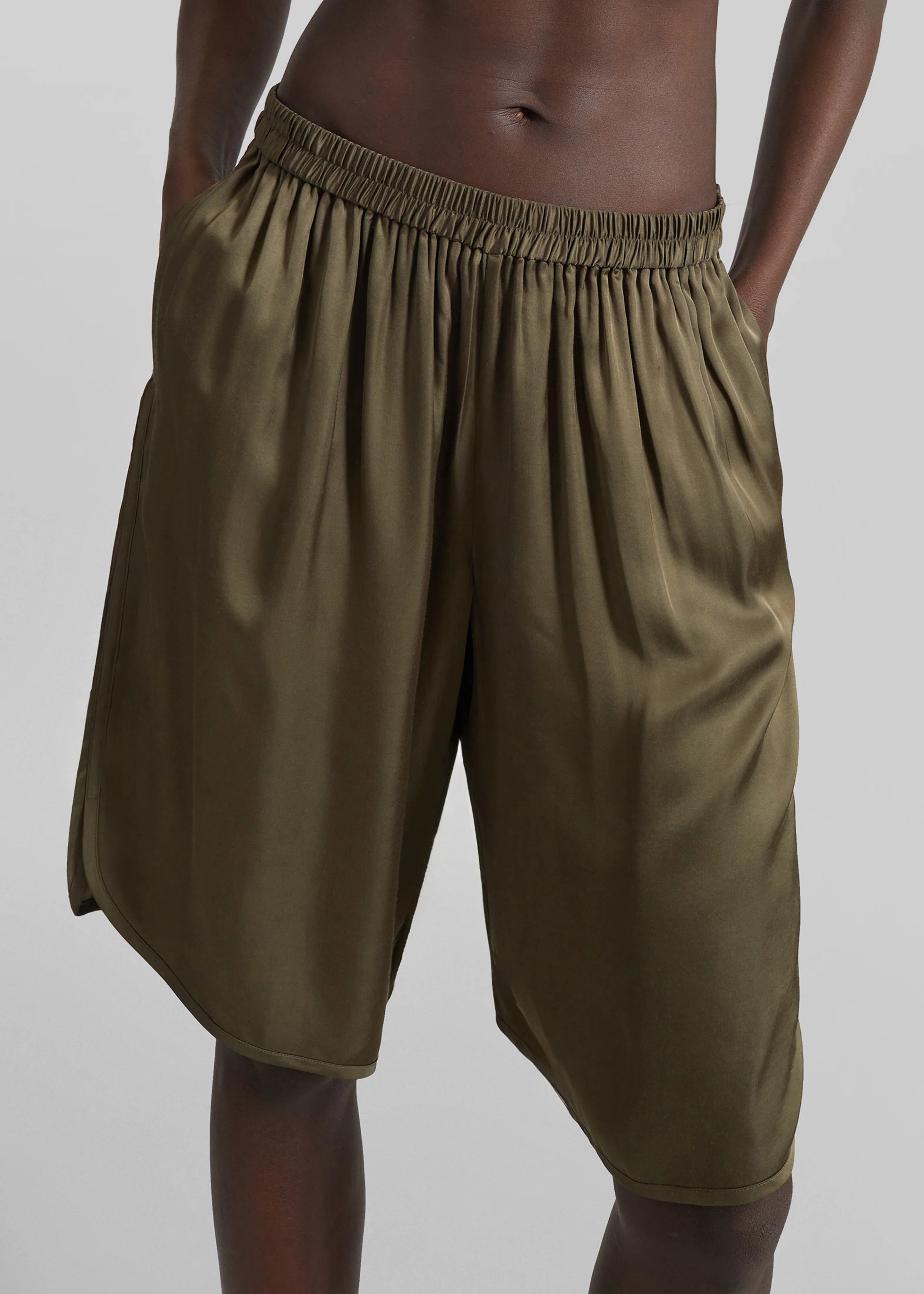 Nelis Silk Bermuda Shorts - Olive - Image 3
