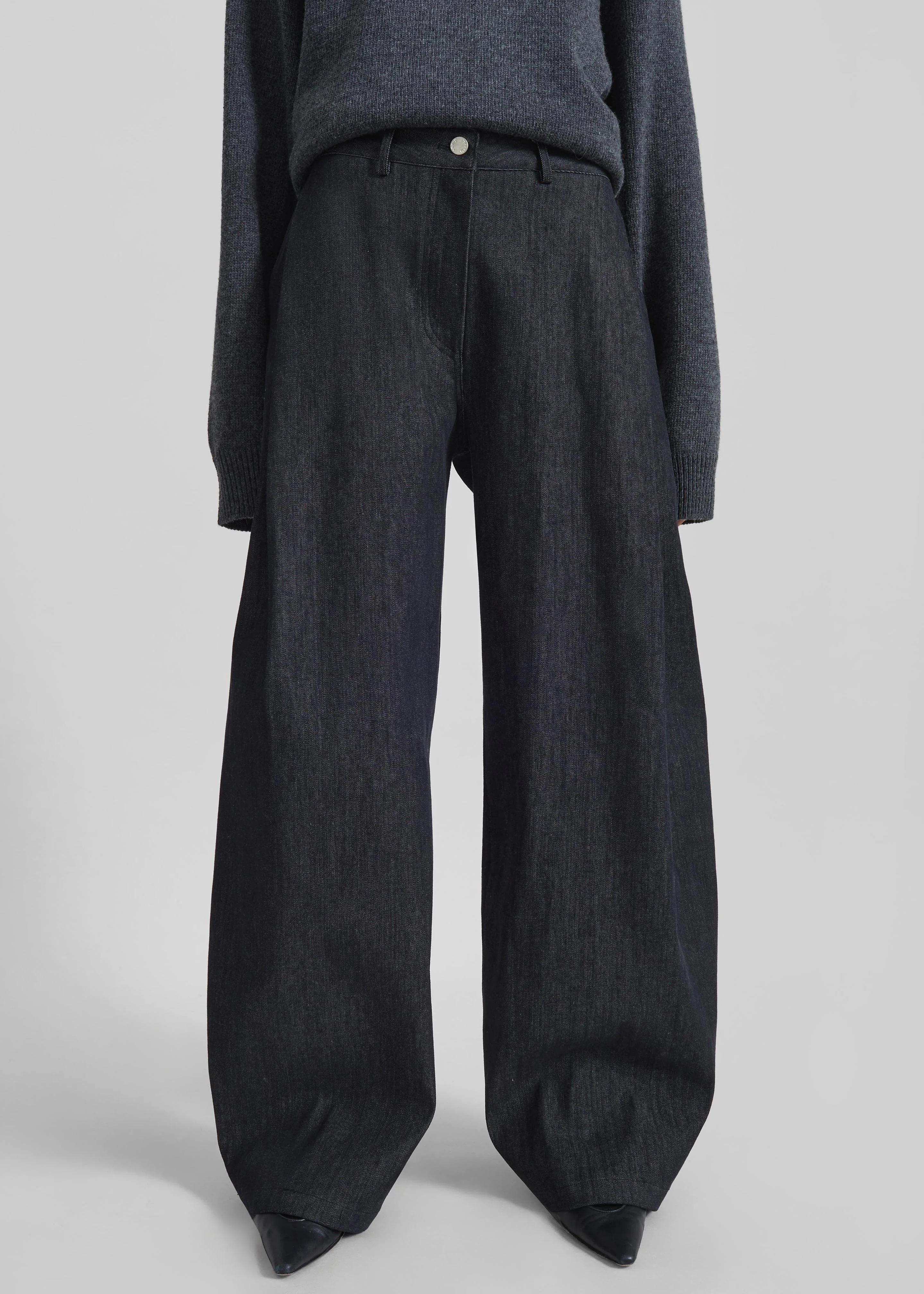 Nesna Barrel Leg Jeans - Black - Image 4
