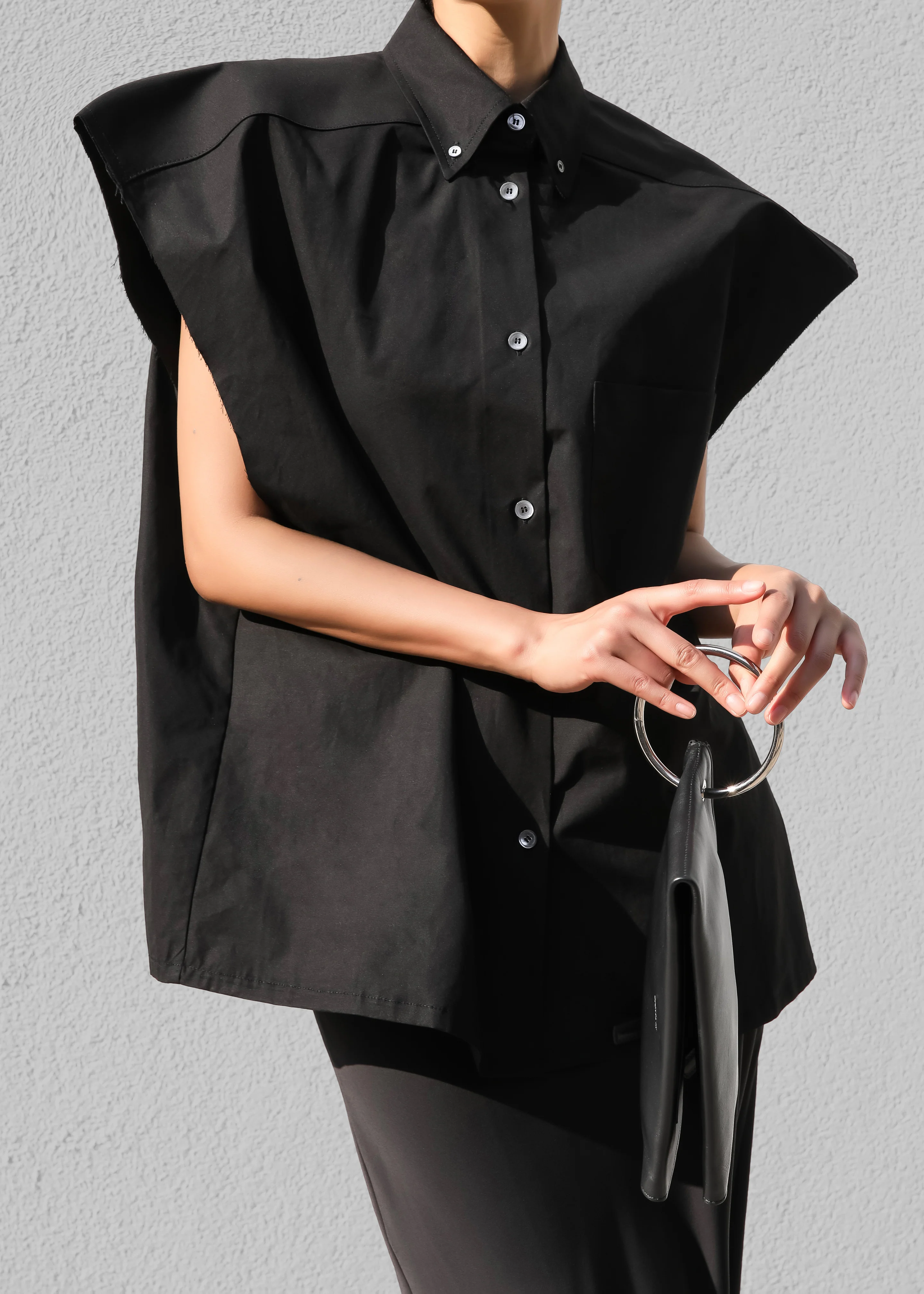 Rae Sleeveless Button Down Shirt - Black - Image 2