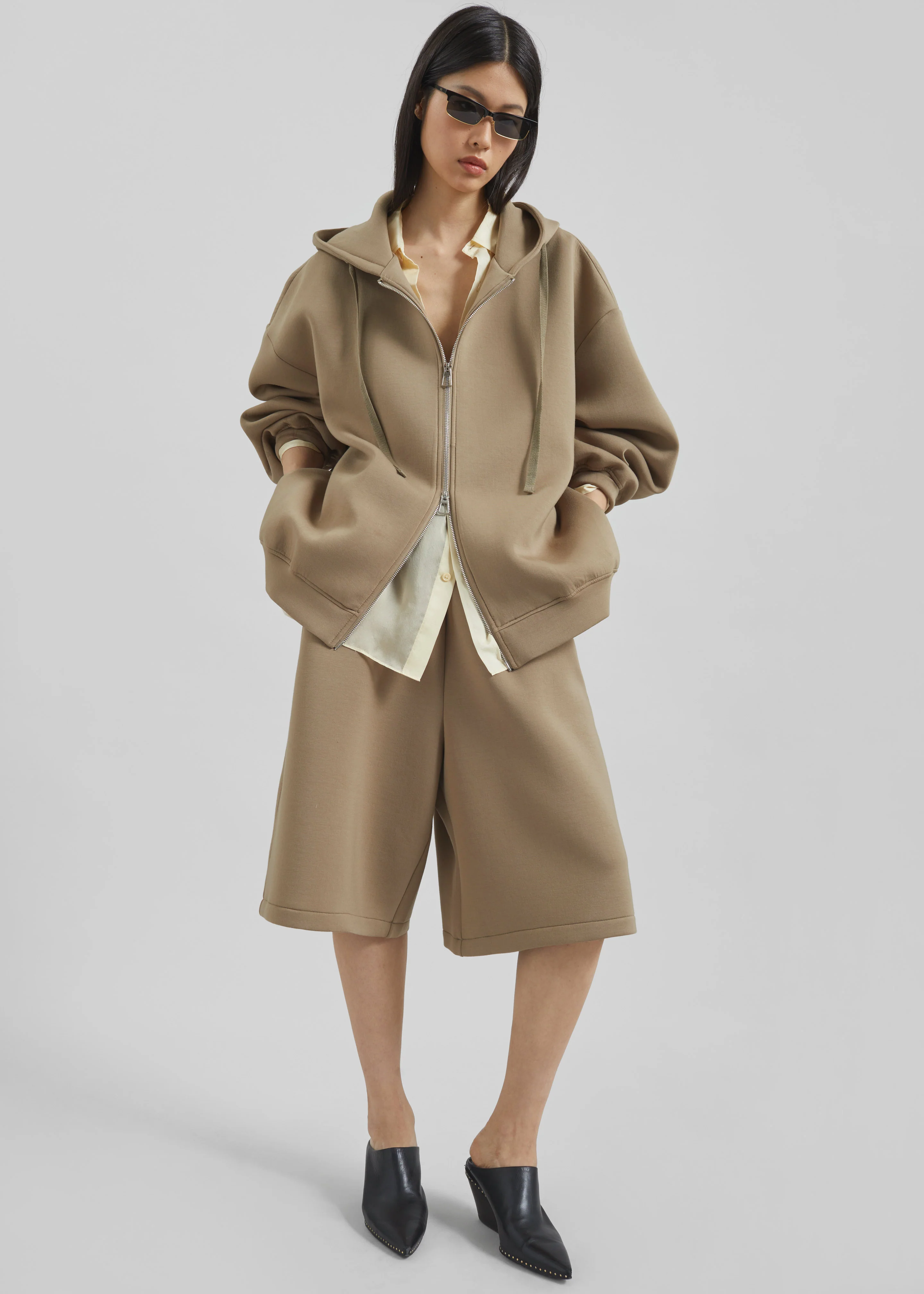 Rian Sweatshorts - Camel - Image 5
