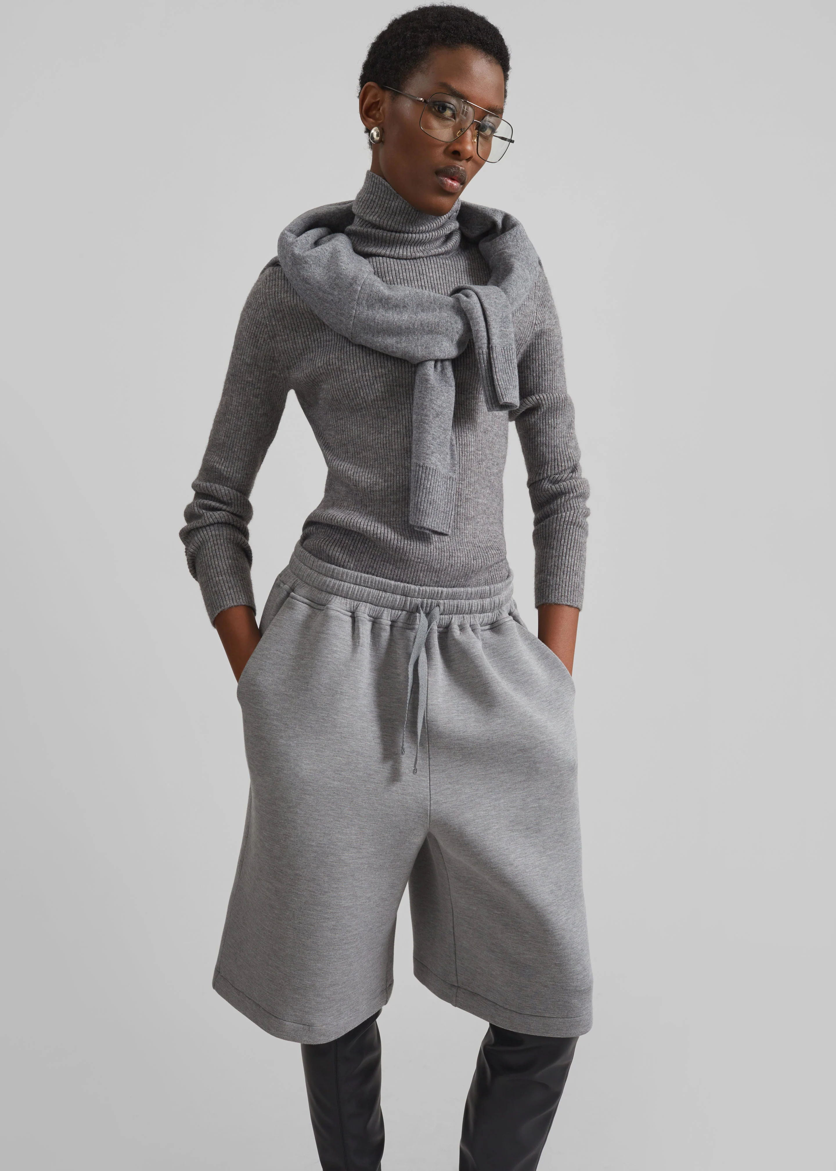 Rian Sweatshorts - Grey - Image 4