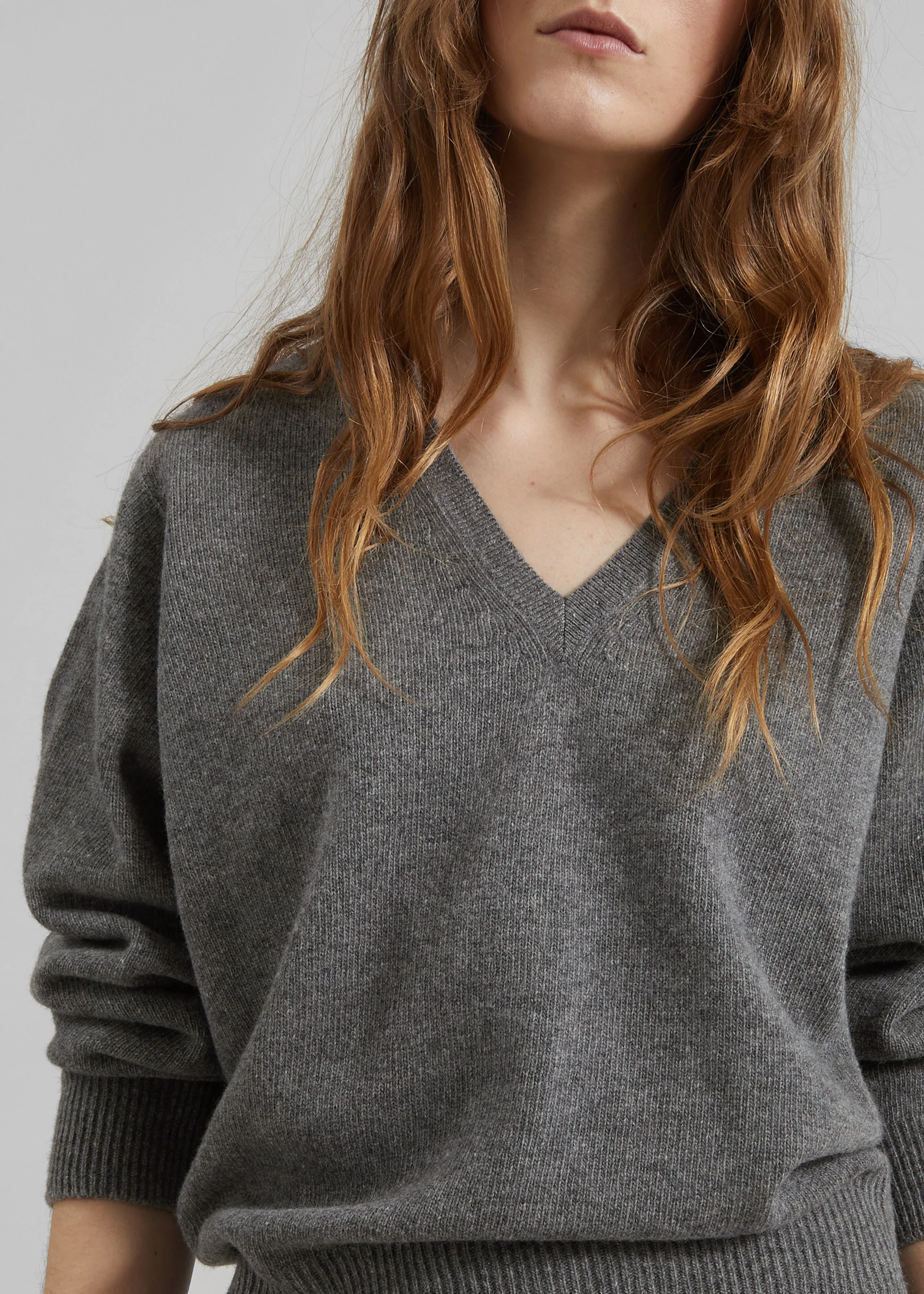Ronse V-Neck Superfine Lambswool Sweater - Grey - Image 3