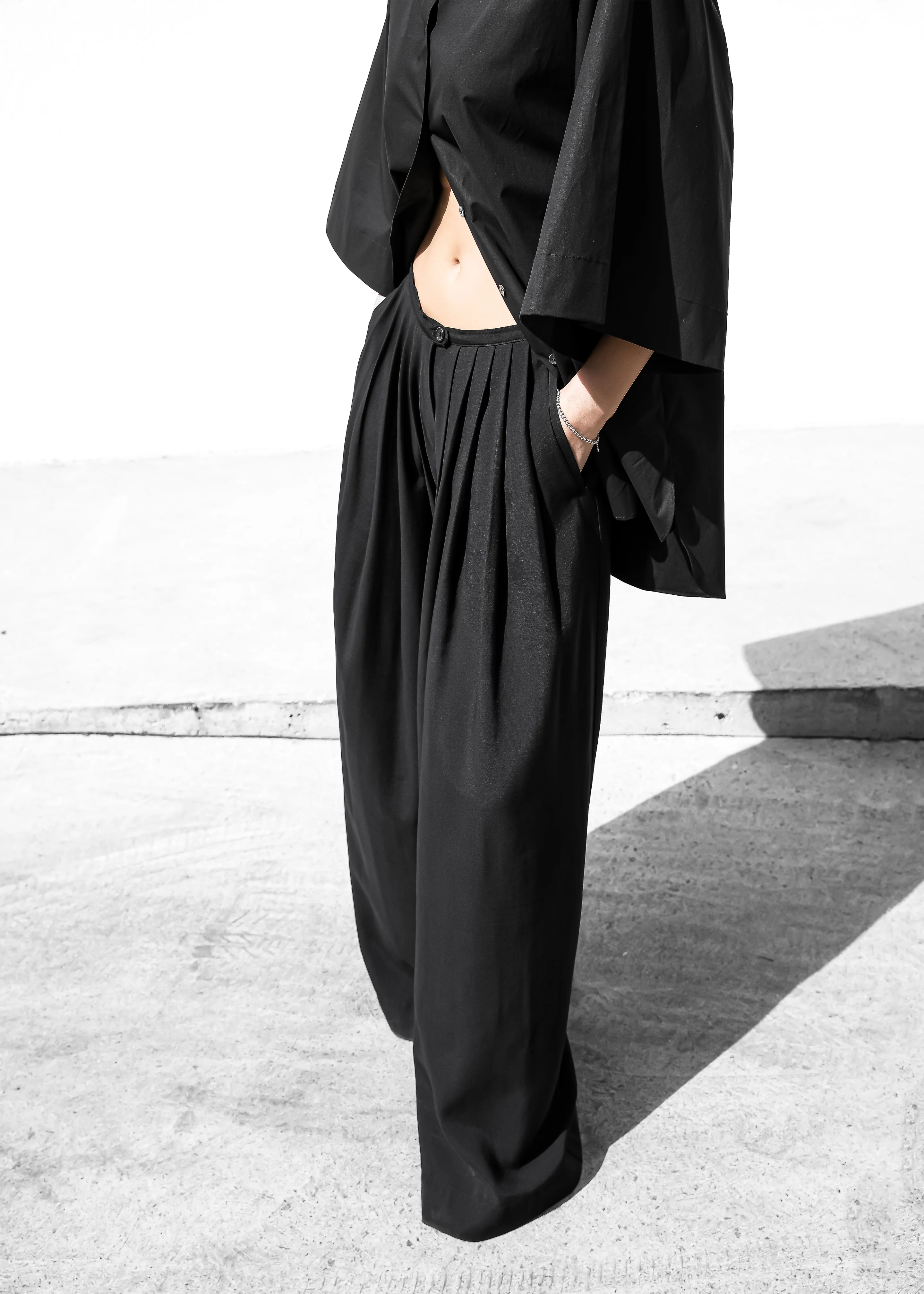 Sloane Wide Leg Trousers - Black - Image 4