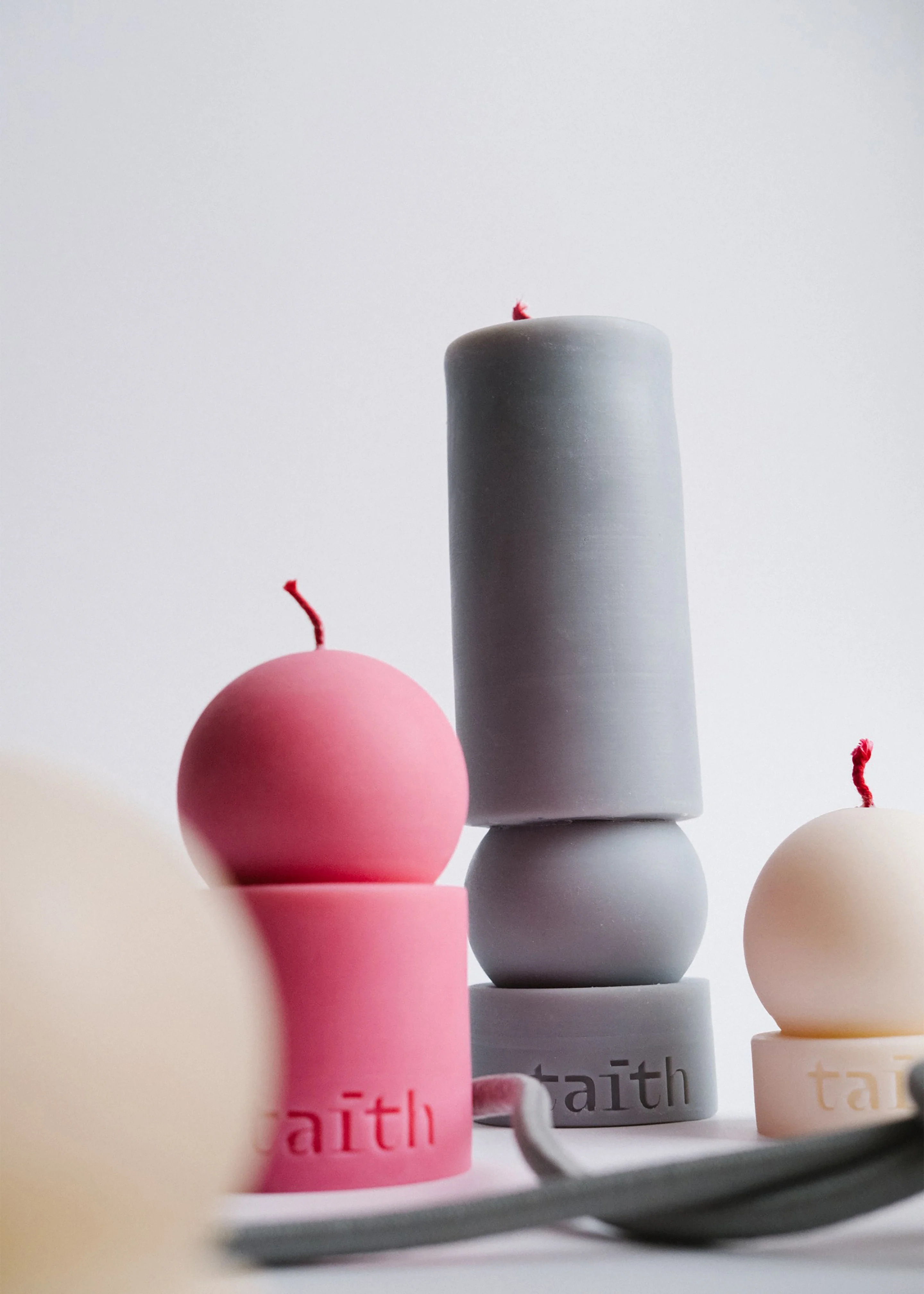 Taith Ninu Candle - Grey - Image 2