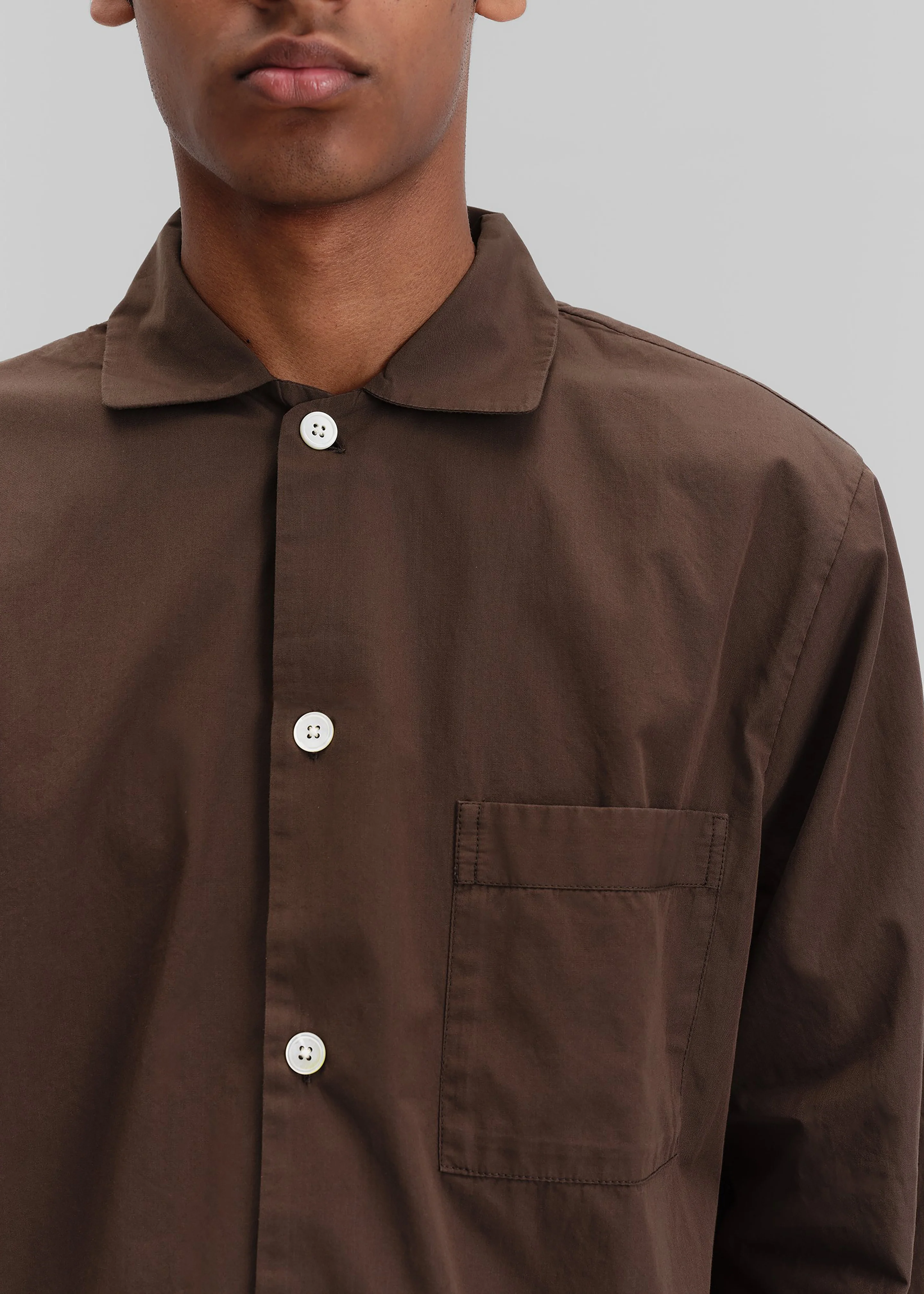 Tekla Poplin Pyjama Shirt - Coffee - Image 5